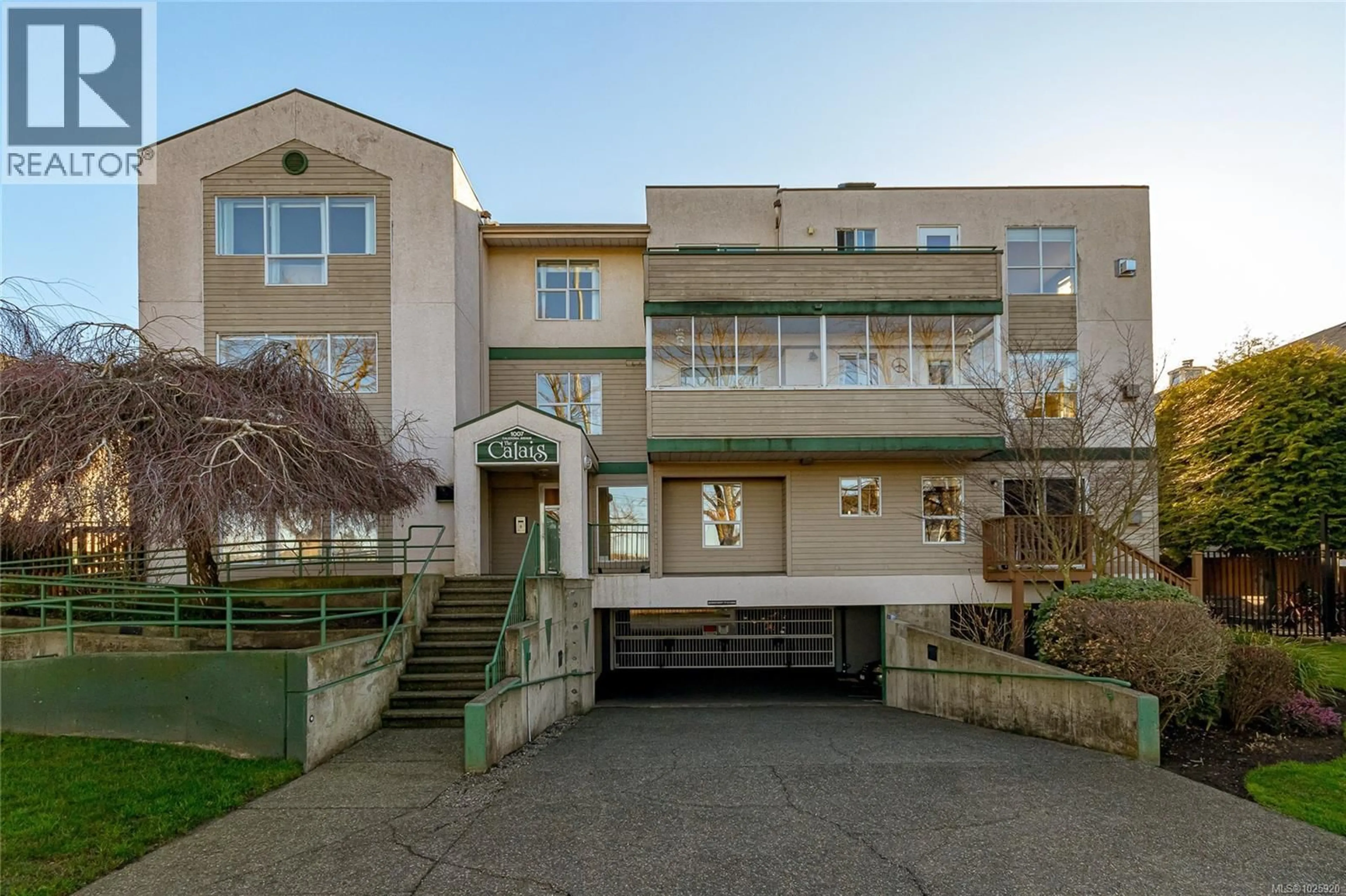 Unknown for 201 - 1007 CALEDONIA AVENUE, Victoria British Columbia V8T1E7