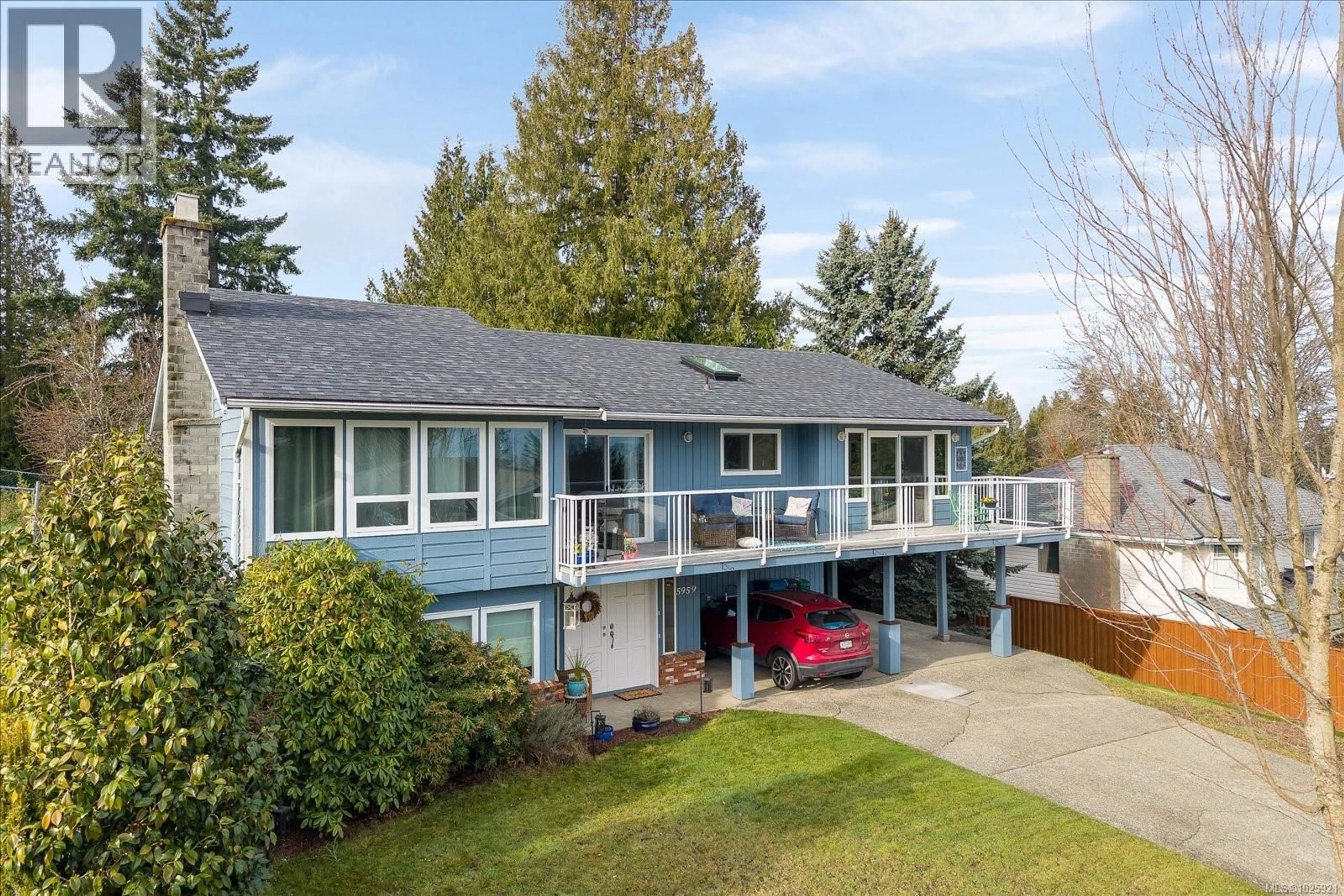 A pic from outside/outdoor area/front of a property/back of a property/a pic from drone, unknown for 5959 SCHOONER WAY, Nanaimo British Columbia V9V1E8