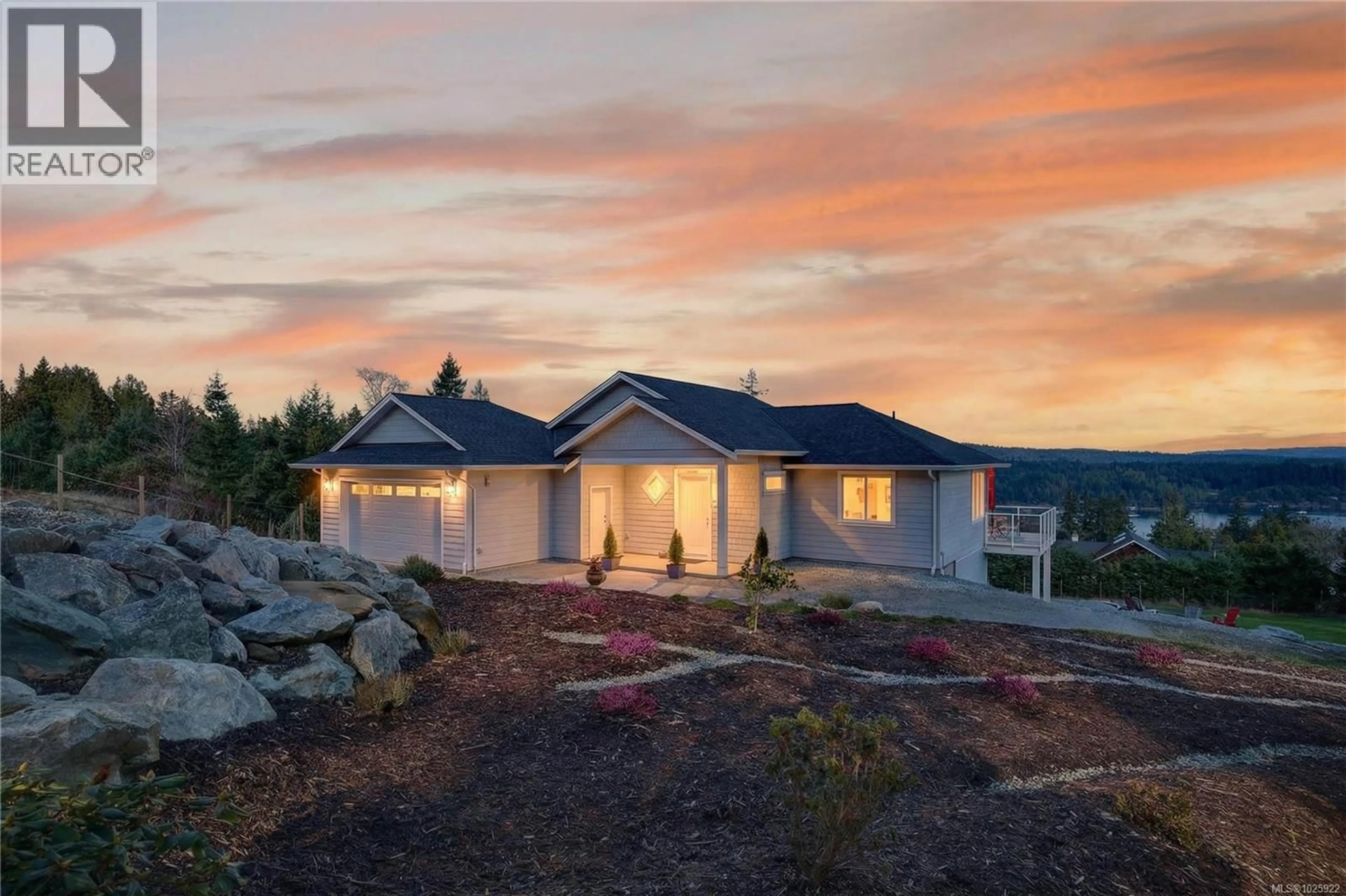 A pic from outside/outdoor area/front of a property/back of a property/a pic from drone, mountain view for 159 CYPRESS VIEW ROAD, Salt Spring British Columbia V8K2K4