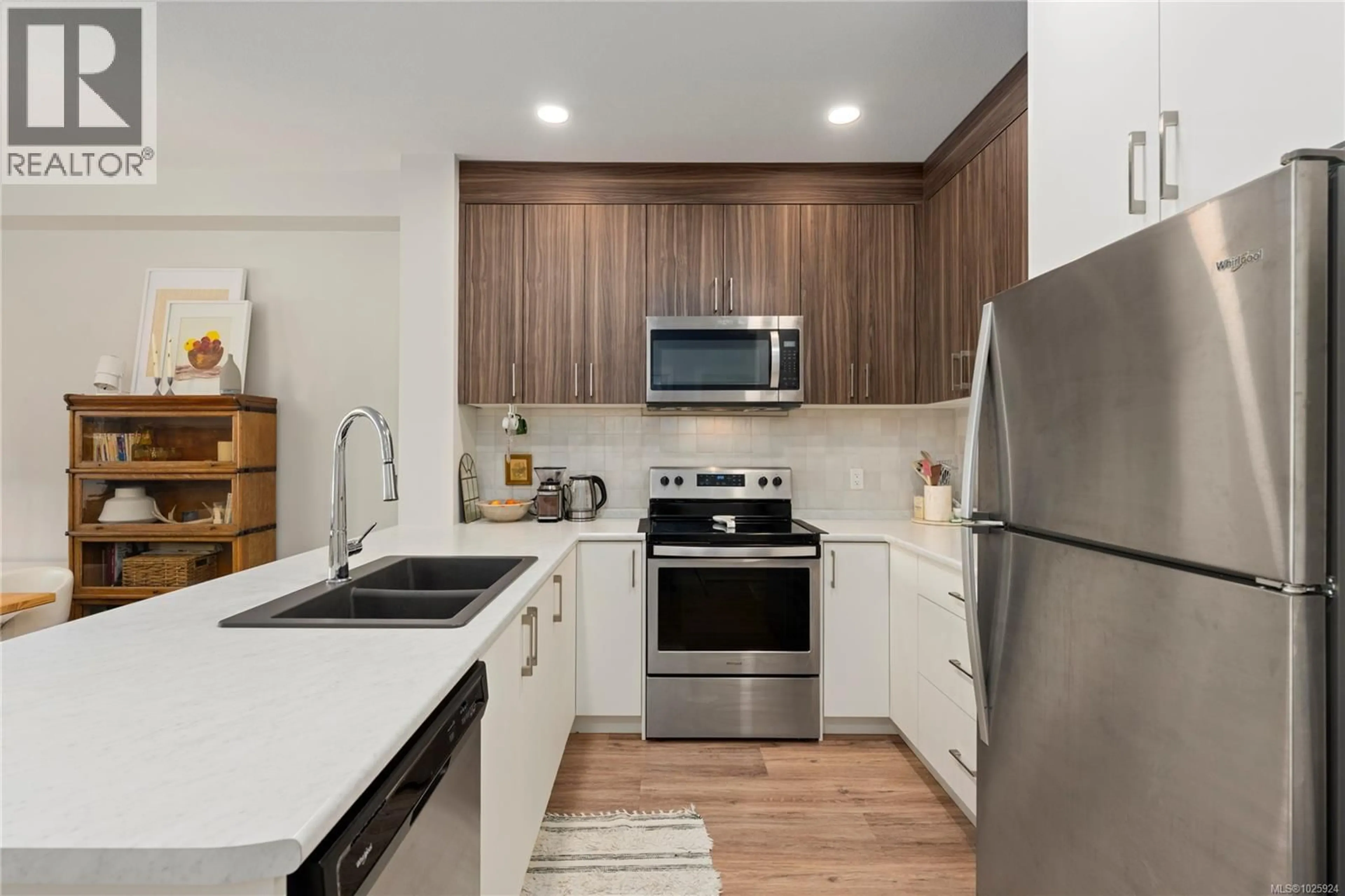 Standard kitchen, unknown for 305 - 6540 METRAL DRIVE, Nanaimo British Columbia V9T2L8