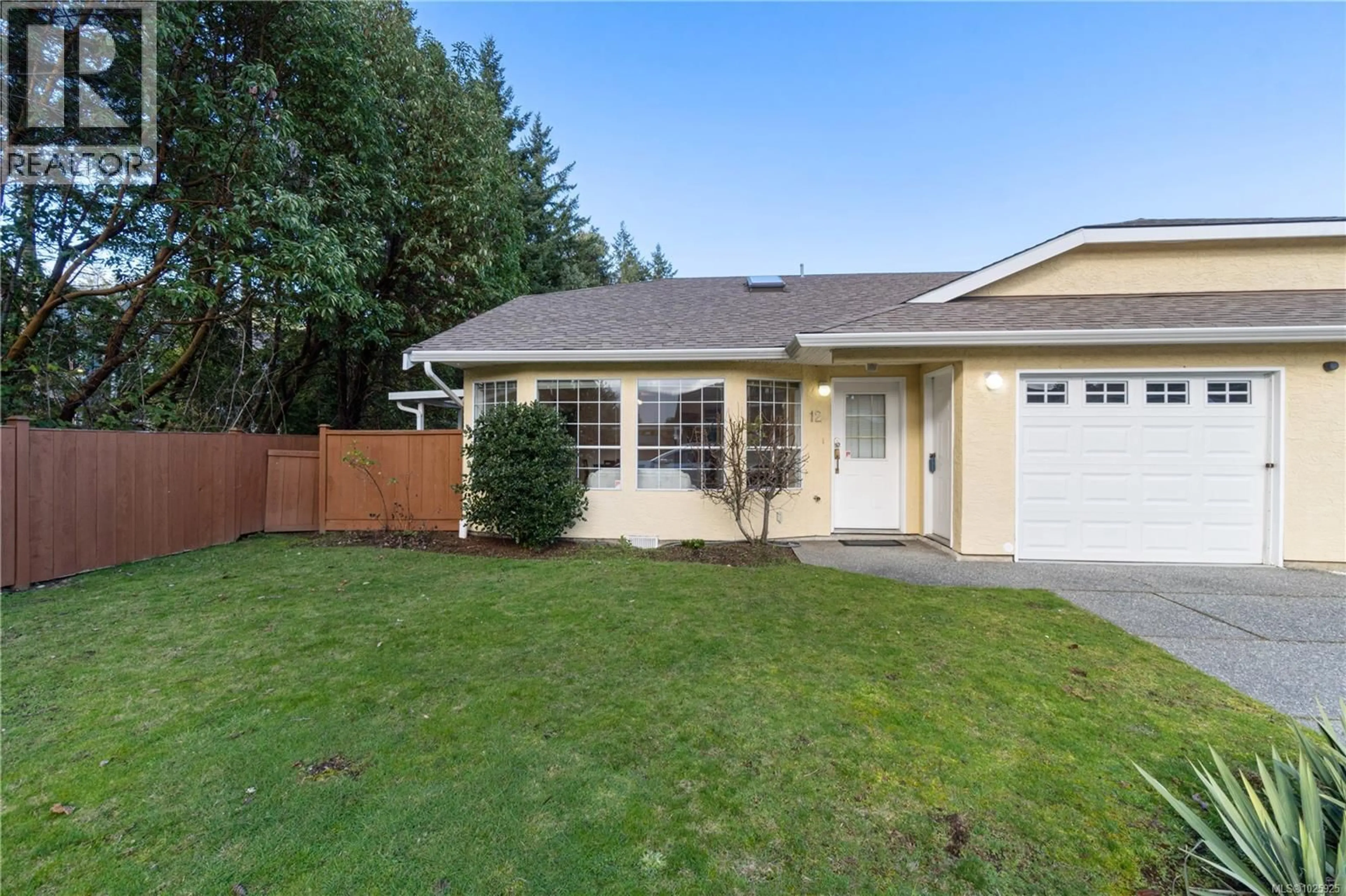 Home with vinyl exterior material, street for 12 - 4750 UPLANDS DRIVE, Nanaimo British Columbia V9T5V1