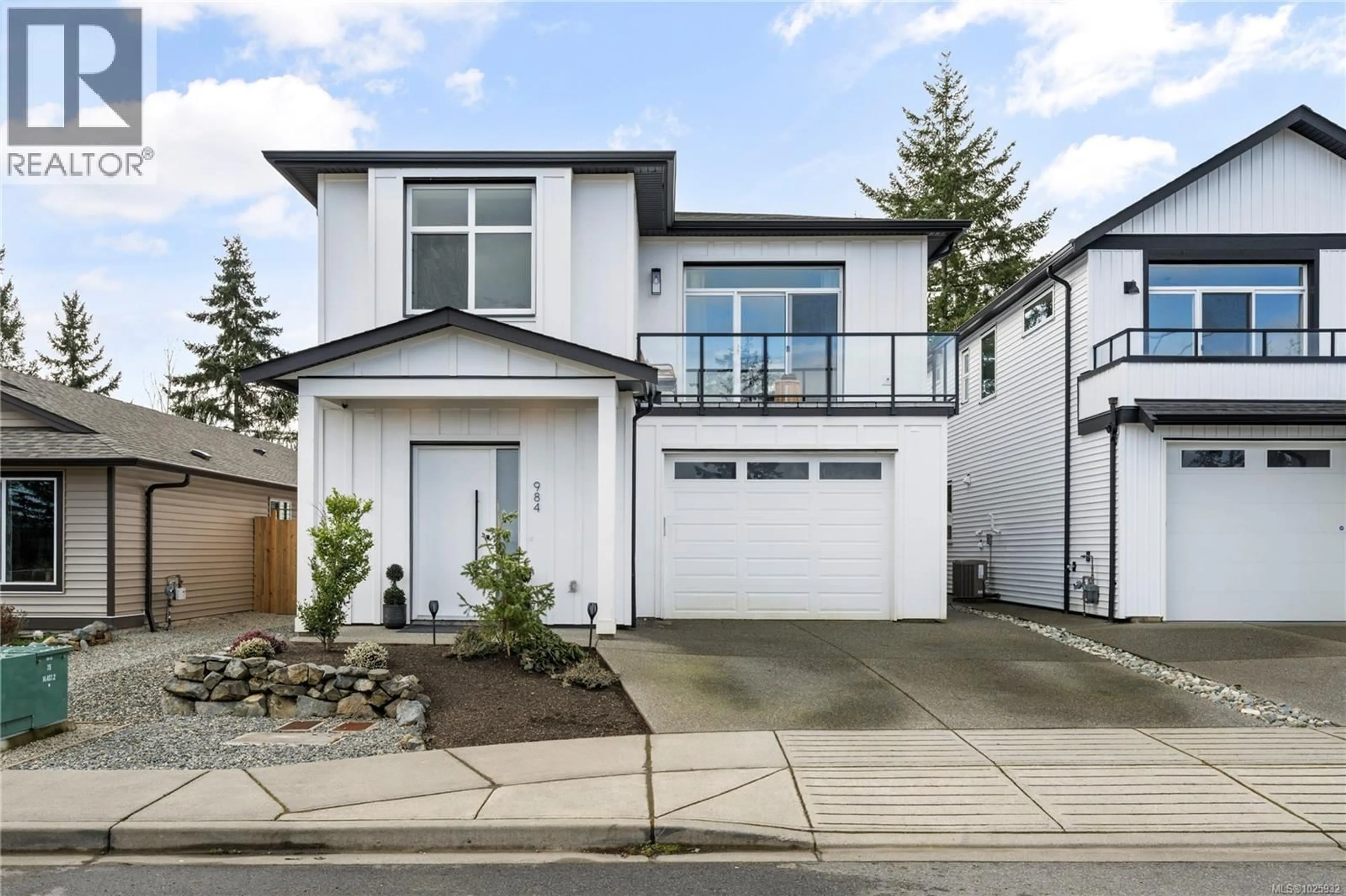 Home with vinyl exterior material, street for 984 HARBOUR VIEW STREET, Nanaimo British Columbia V9R4V3