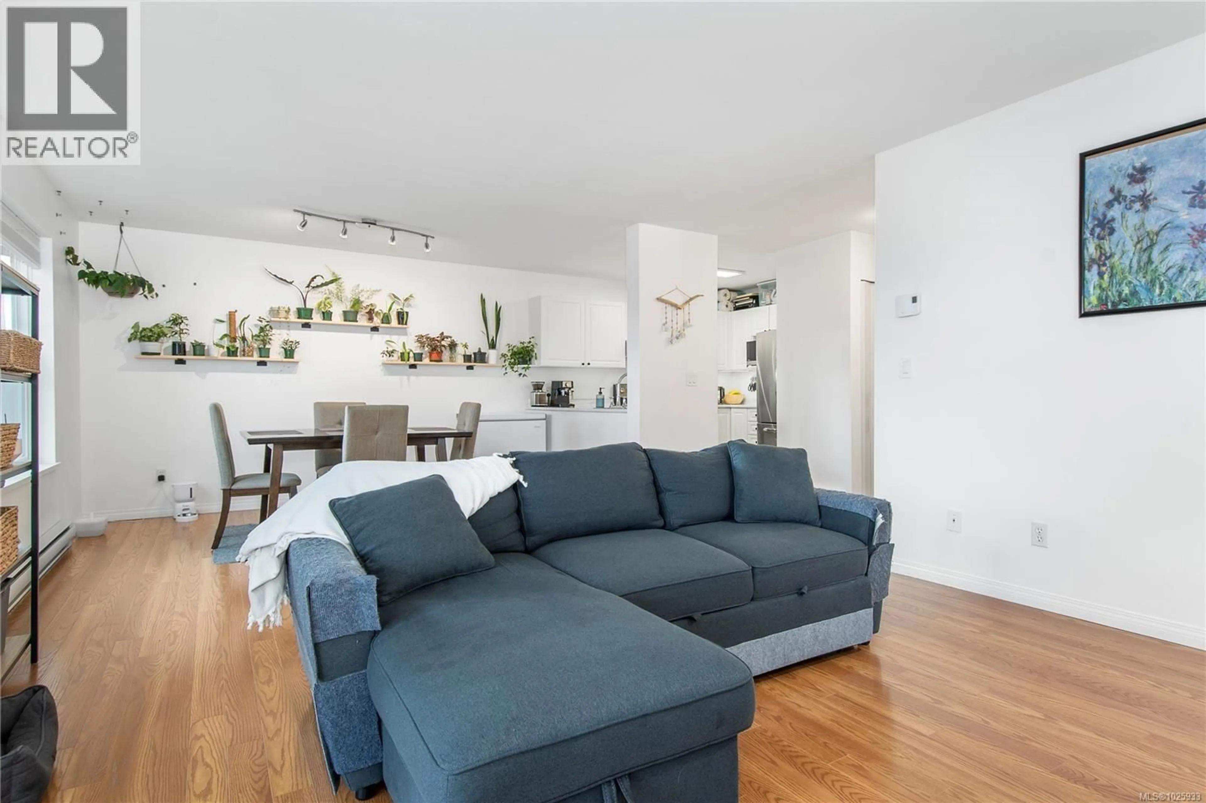 Living room with furniture, unknown for 202 - 2525 FITZGERALD AVENUE, Courtenay British Columbia V9N6J4