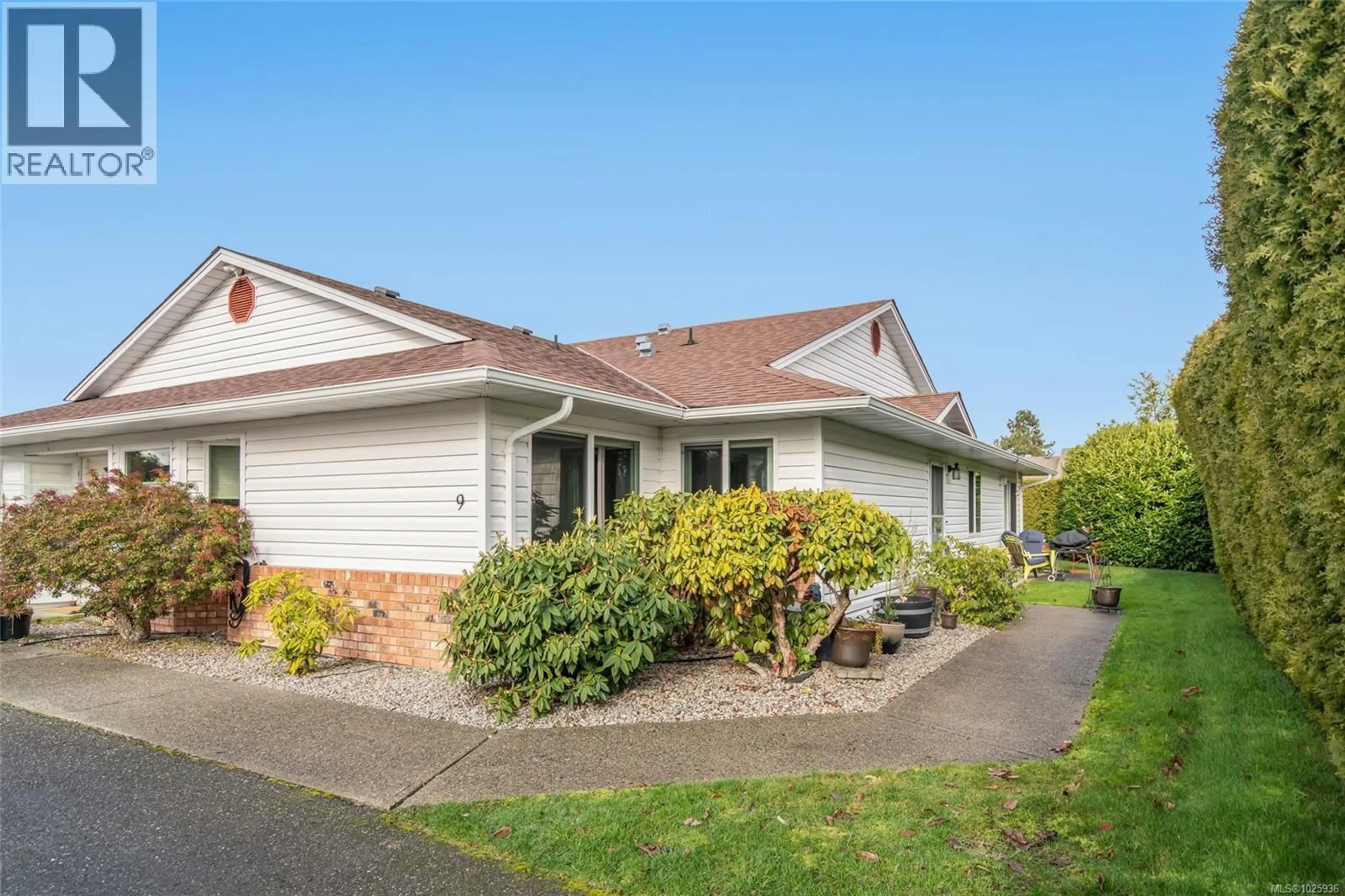 Home with vinyl exterior material, street for 9 - 441 HARNISH AVENUE, Parksville British Columbia V9P2J9