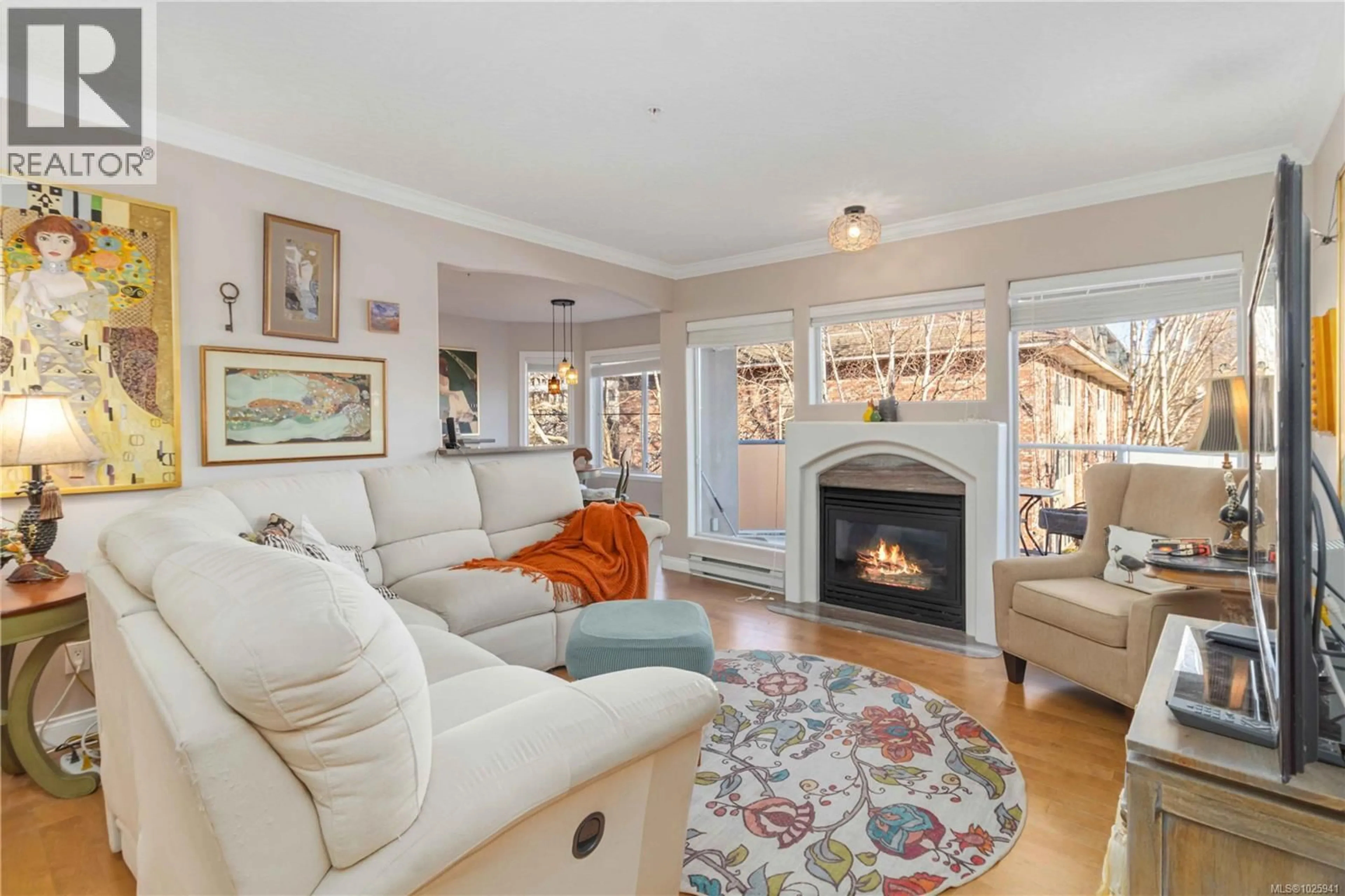 Living room with furniture, unknown for 305 - 405 QUEBEC STREET, Victoria British Columbia V8V4Z2