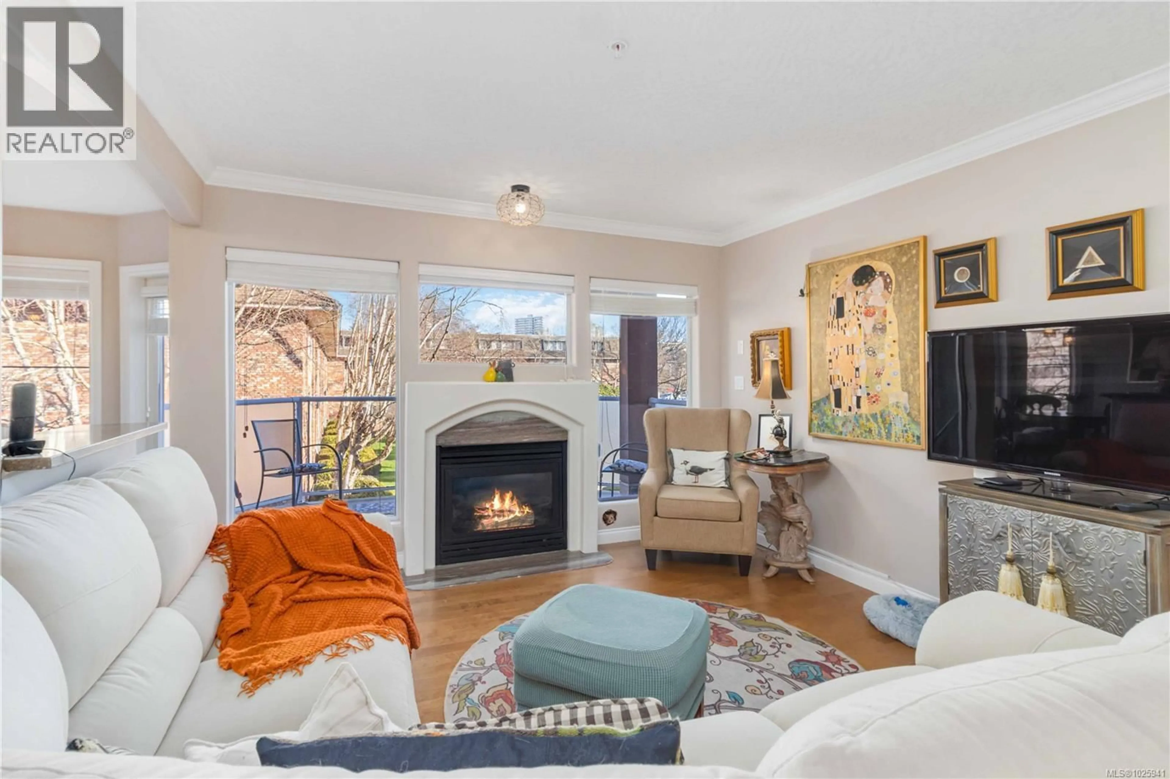 Living room with furniture, unknown for 305 - 405 QUEBEC STREET, Victoria British Columbia V8V4Z2