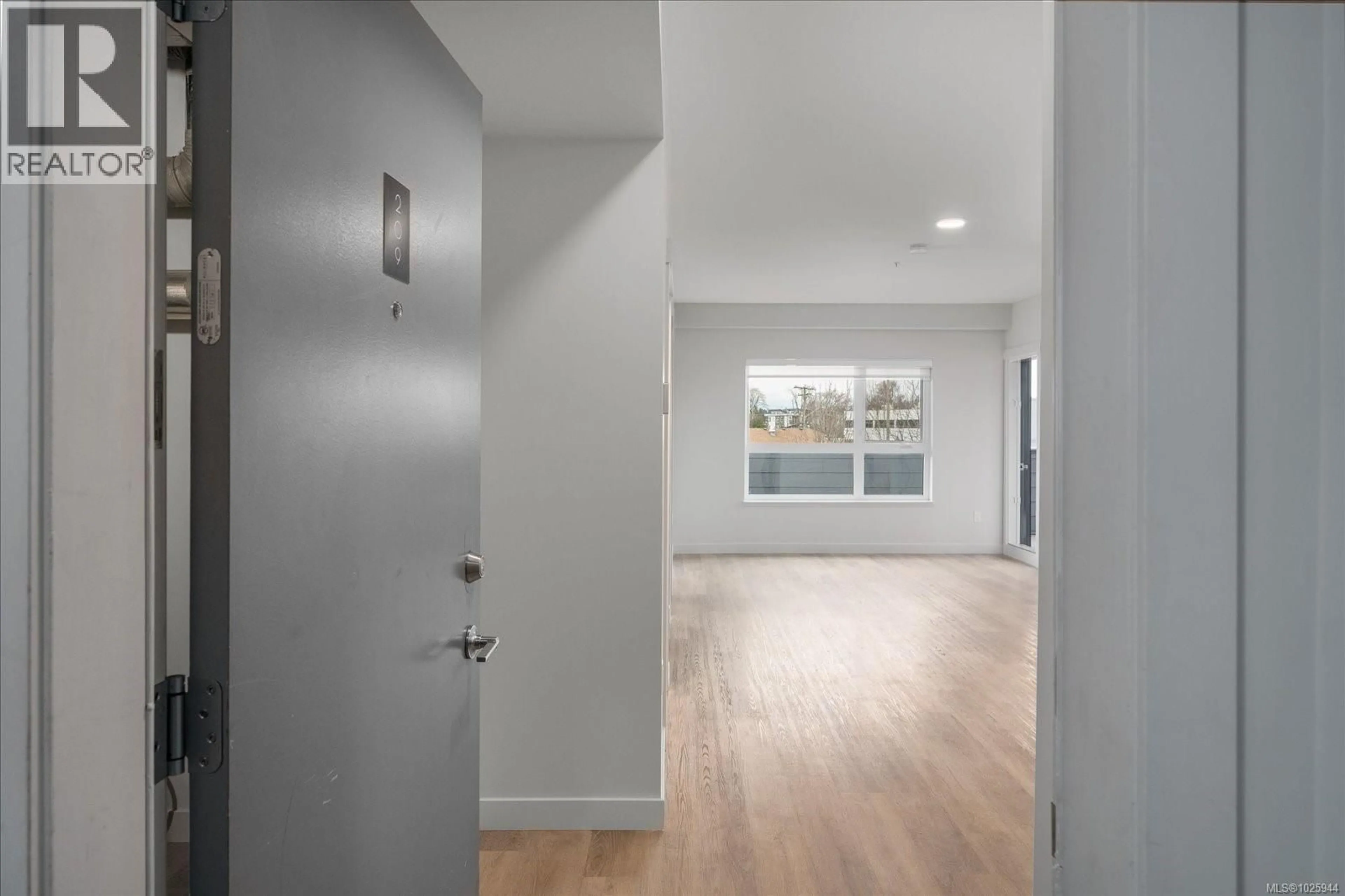 Indoor entryway for 209 - 164 ALBERNI HIGHWAY, Parksville British Columbia V9P1L9