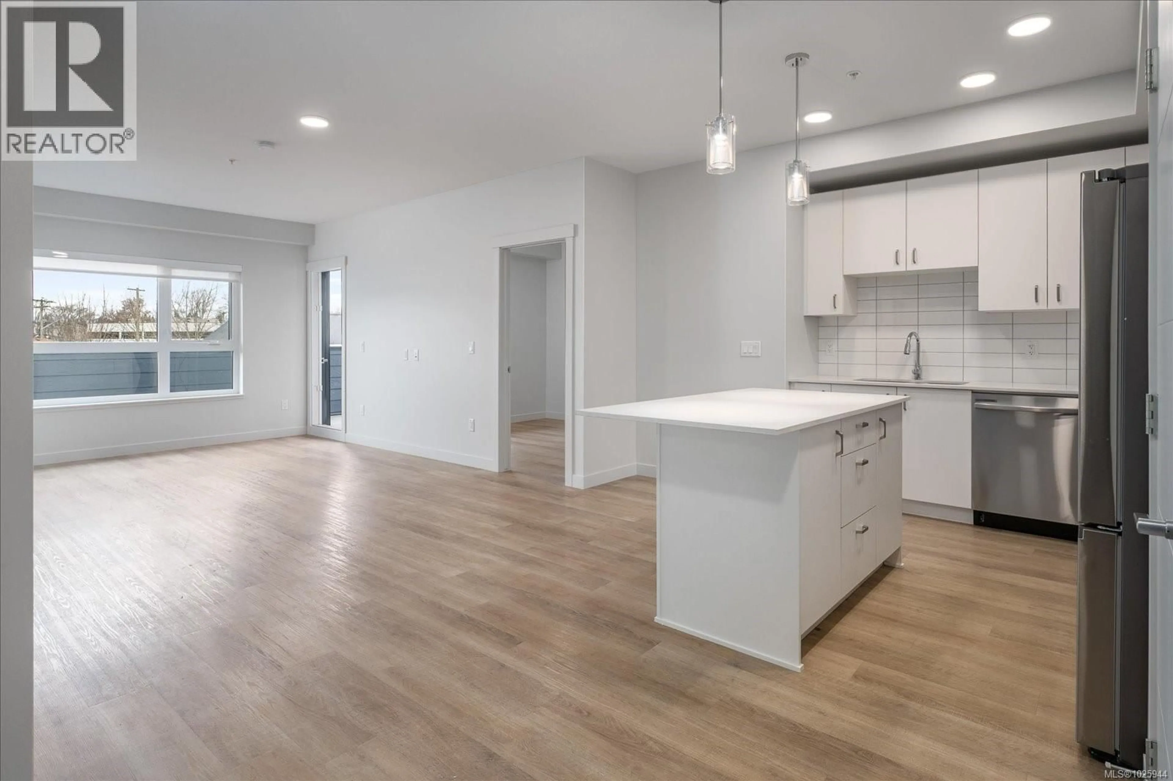 Open concept kitchen, wood/laminate floor for 209 - 164 ALBERNI HIGHWAY, Parksville British Columbia V9P1L9