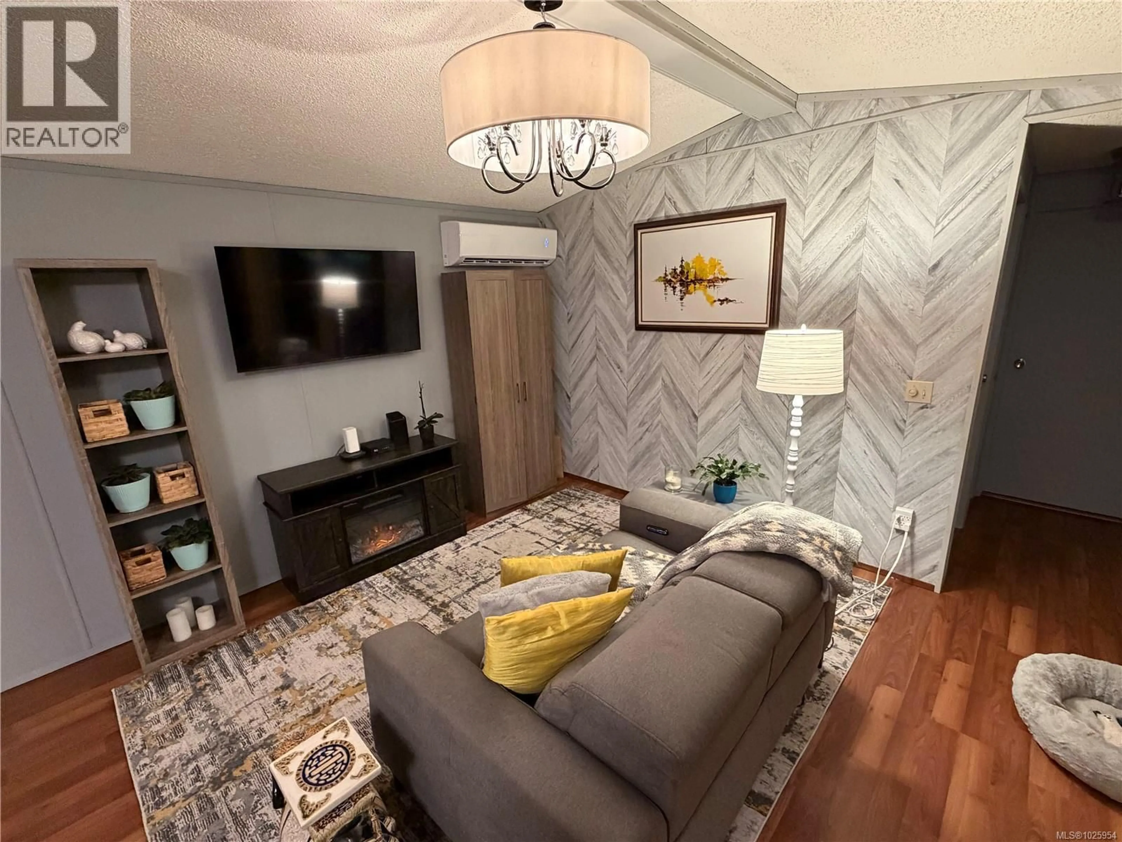 Living room with furniture, unknown for 127 - 25 MAKI ROAD, Nanaimo British Columbia V9T1X6