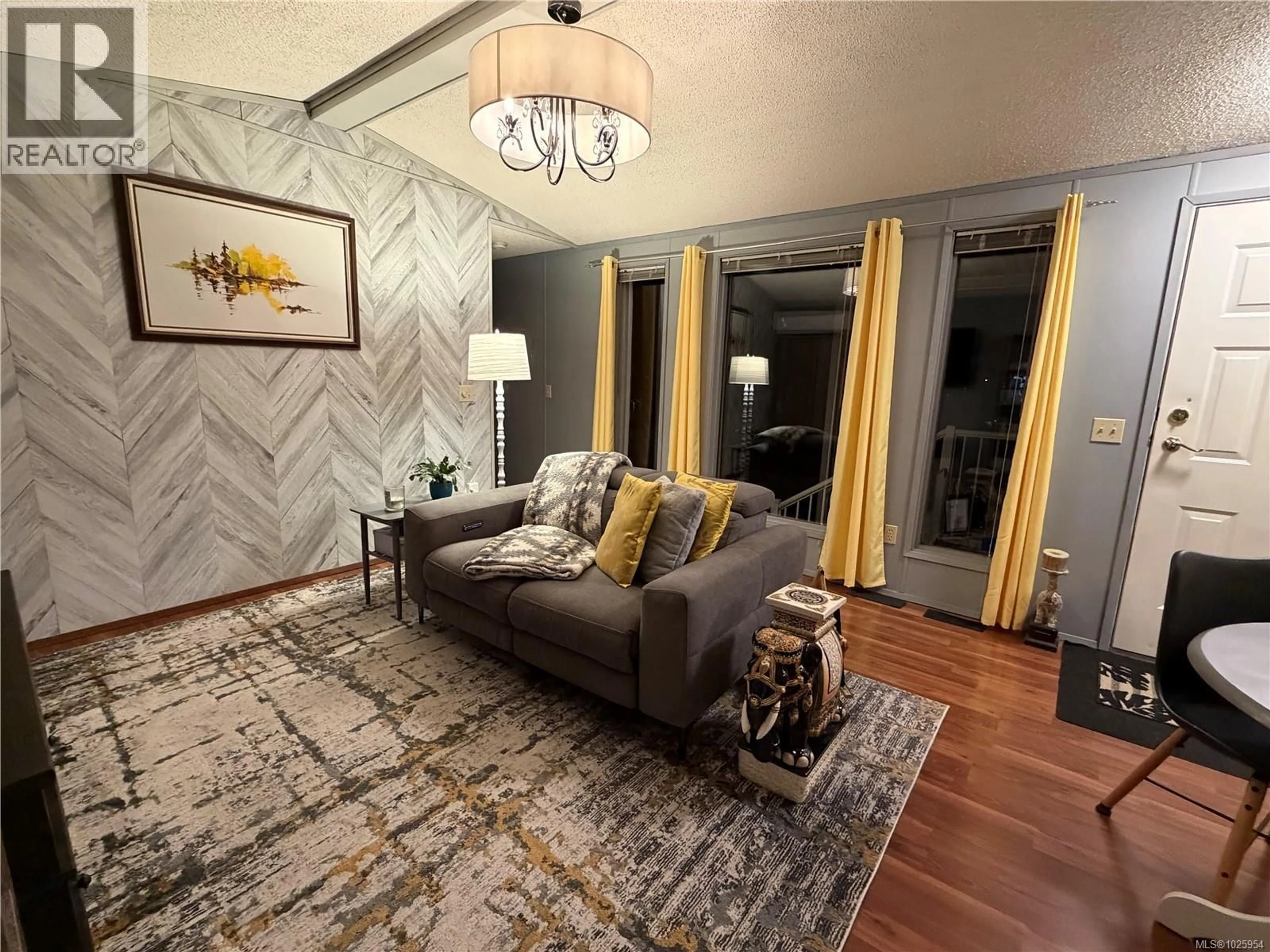 Living room with furniture, unknown for 127 - 25 MAKI ROAD, Nanaimo British Columbia V9T1X6