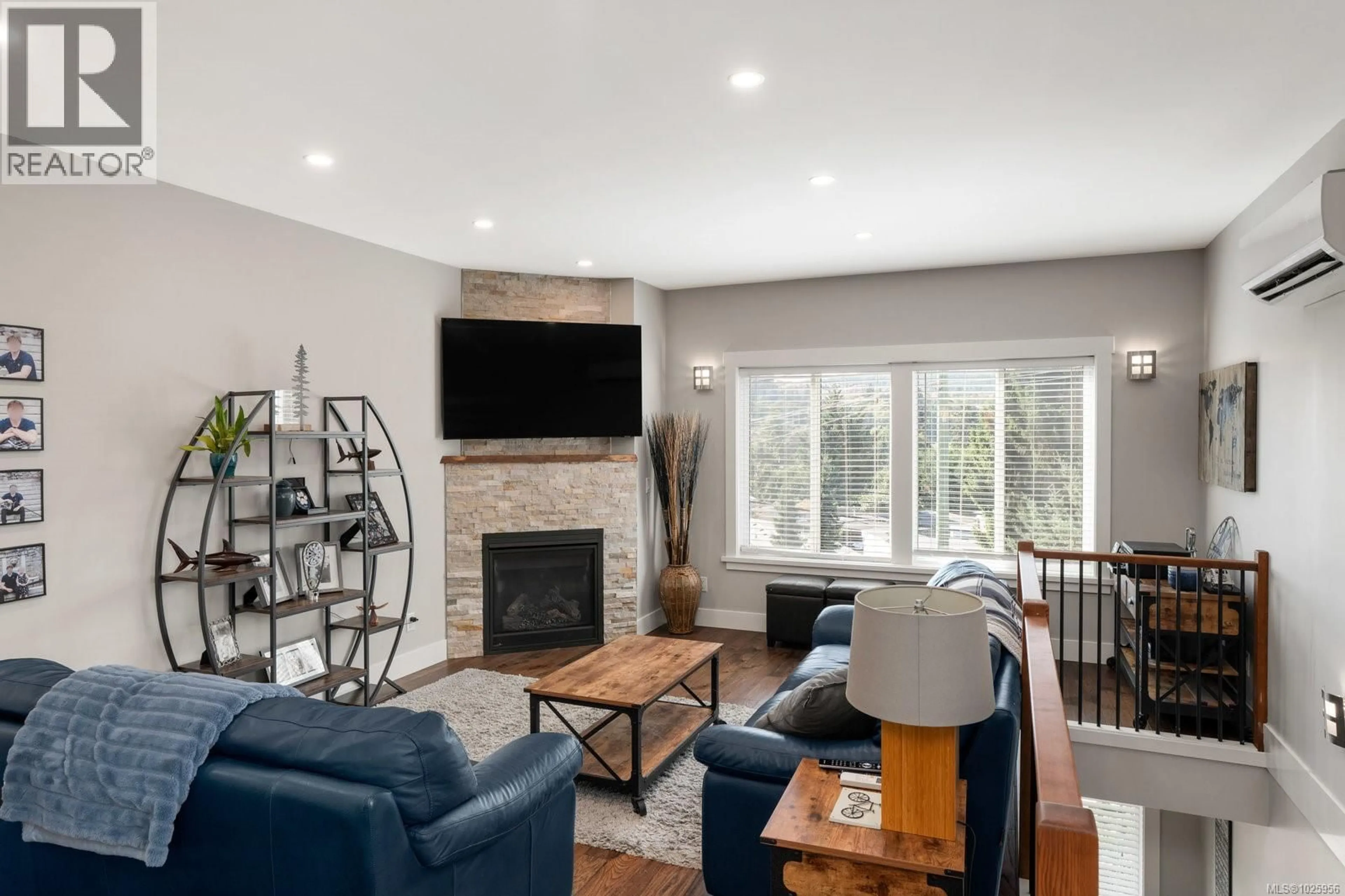 Living room with furniture, unknown for 2838 SOOKE LAKE ROAD, Langford British Columbia V9B4R3