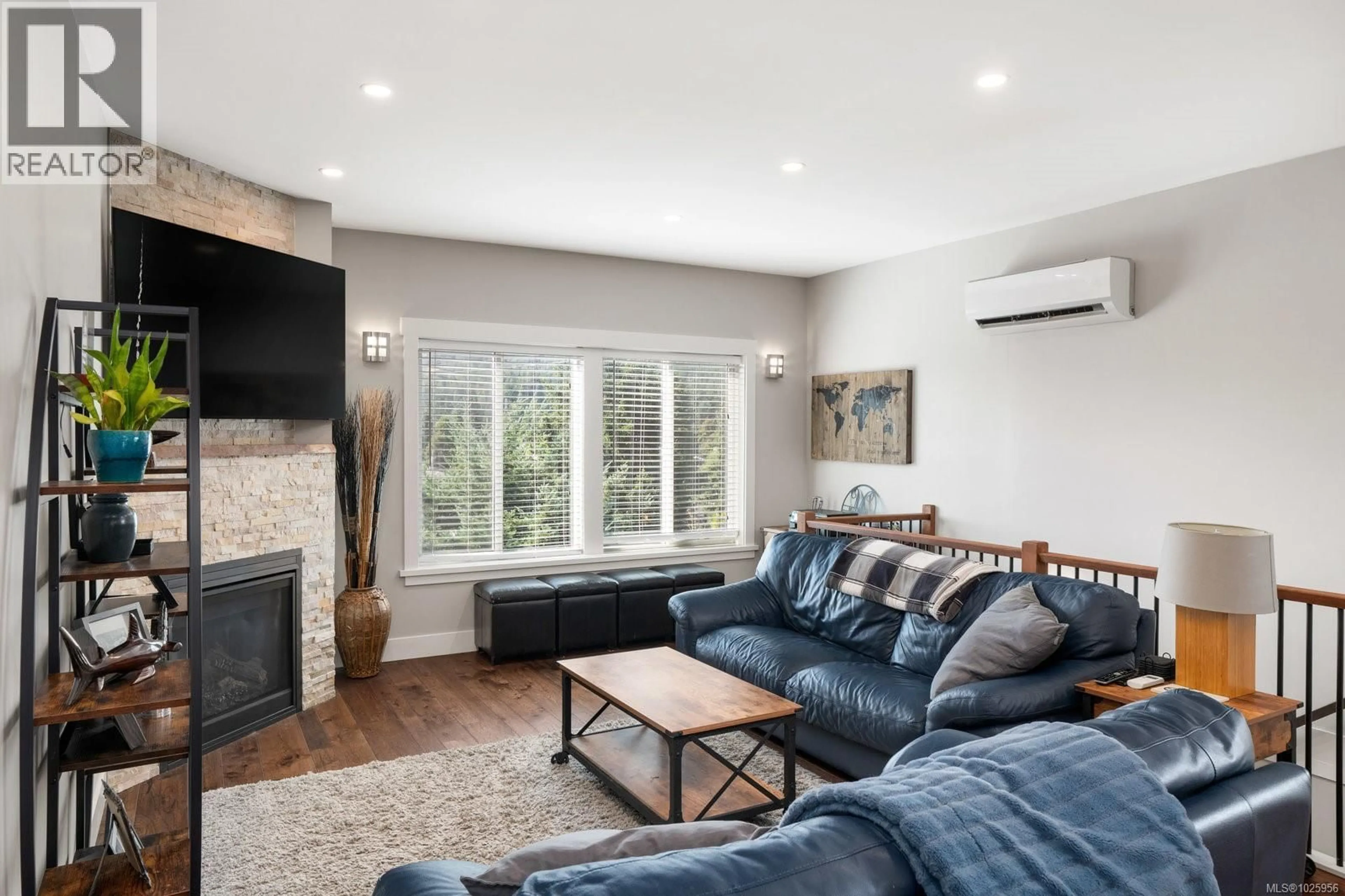 Living room with furniture, unknown for 2838 SOOKE LAKE ROAD, Langford British Columbia V9B4R3