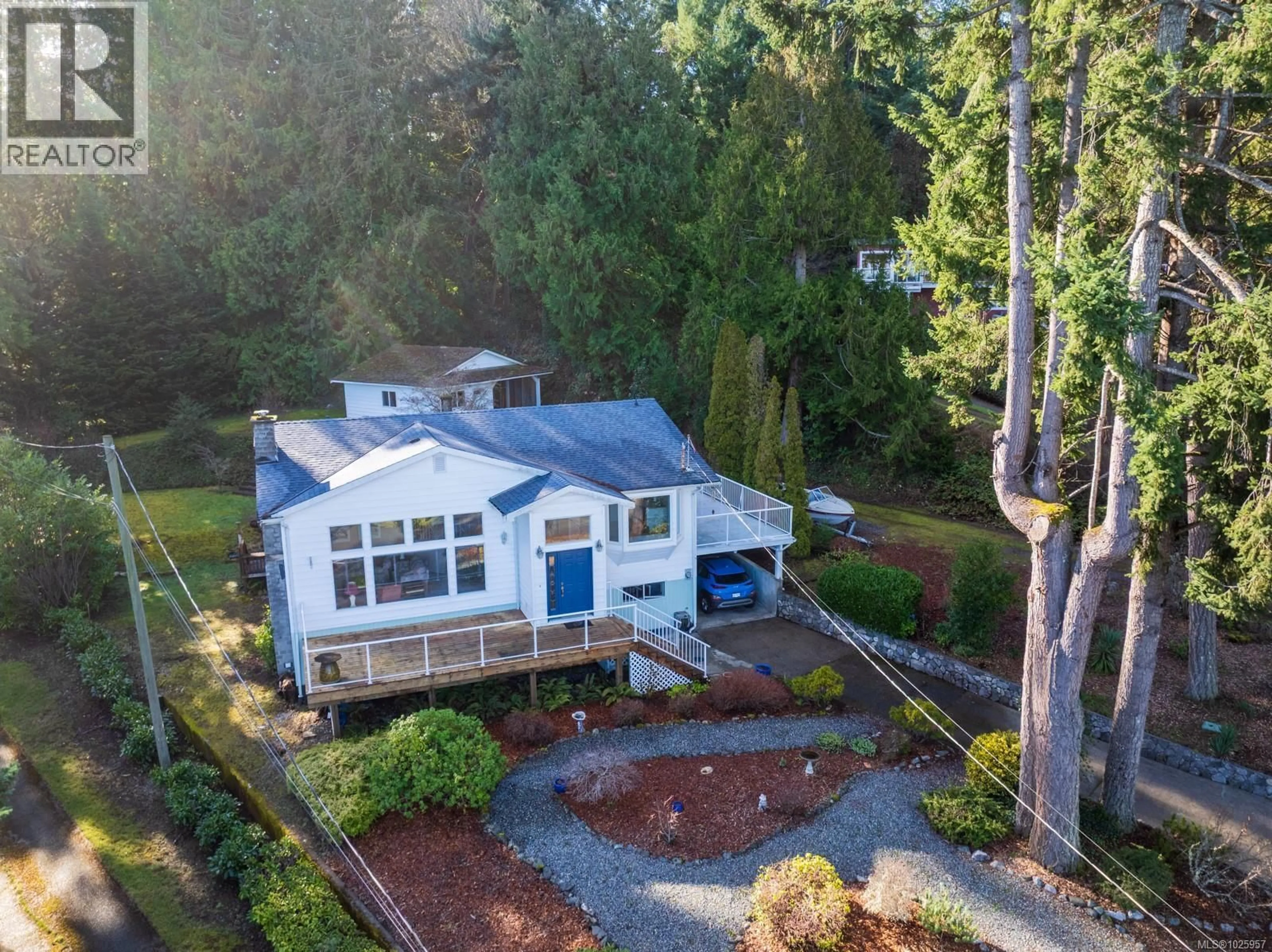 A pic from outside/outdoor area/front of a property/back of a property/a pic from drone, water/lake/river/ocean view for 668 BAY ROAD, Mill Bay British Columbia V0R2P0