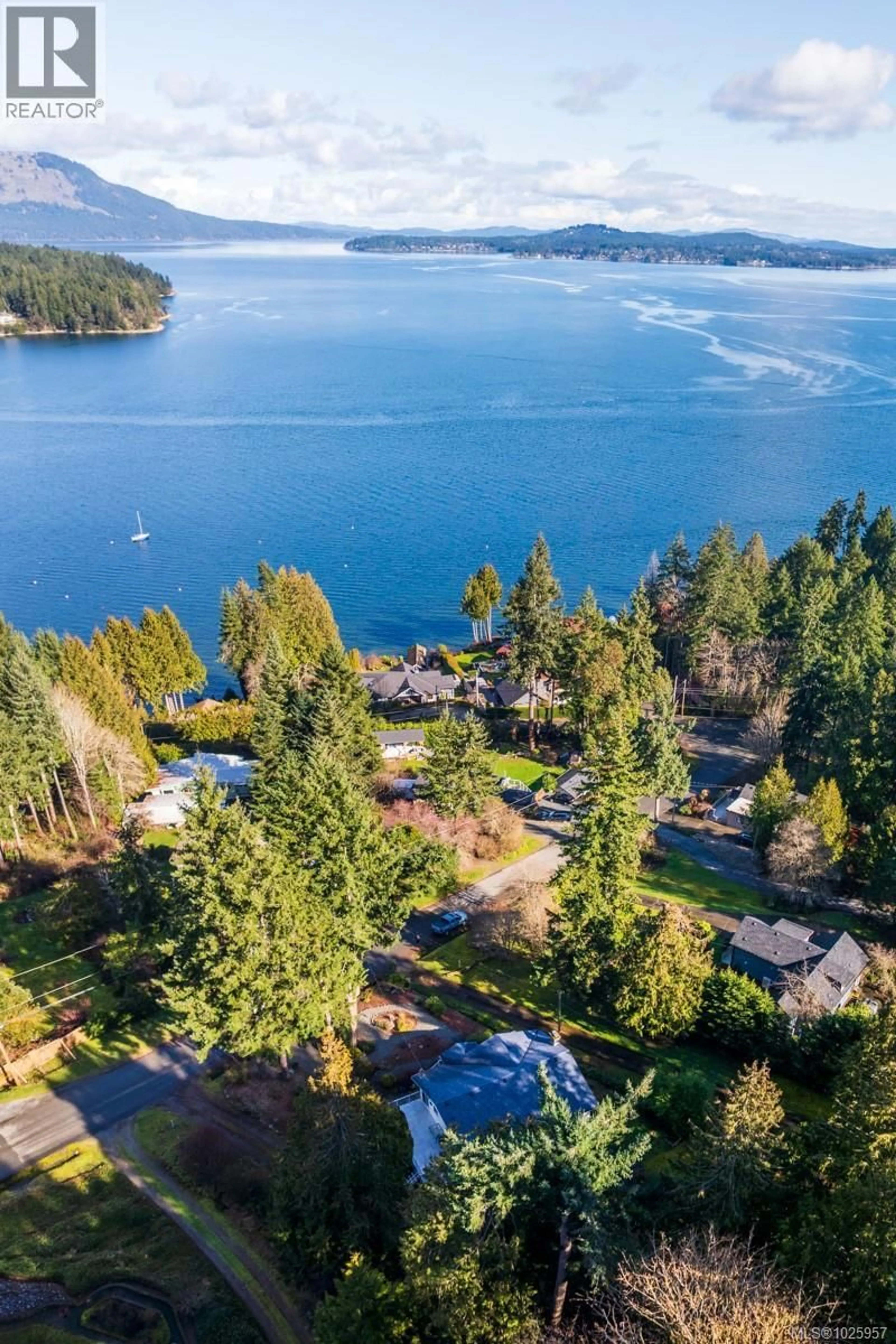 A pic from outside/outdoor area/front of a property/back of a property/a pic from drone, water/lake/river/ocean view for 668 BAY ROAD, Mill Bay British Columbia V0R2P0