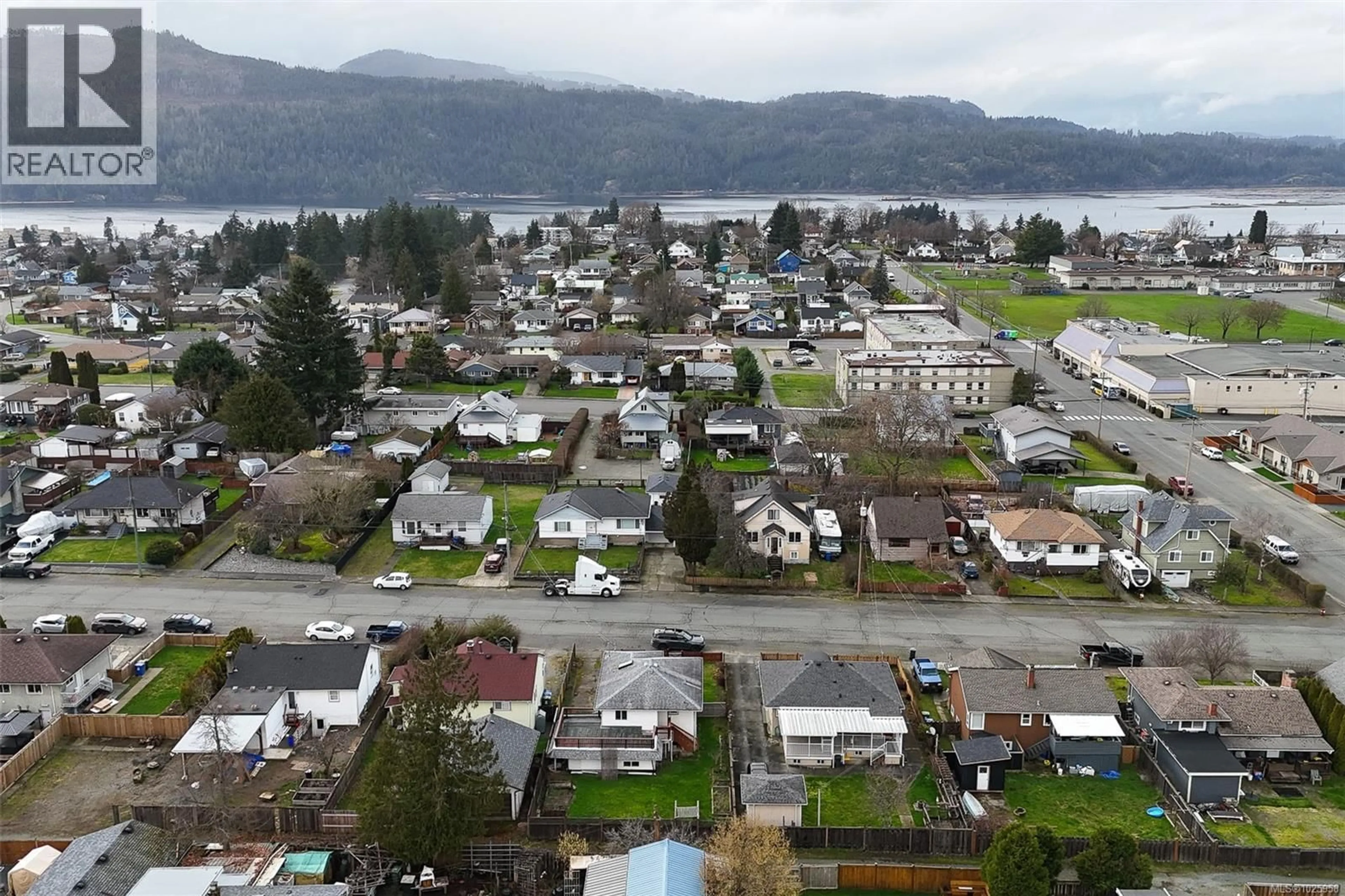 A pic from outside/outdoor area/front of a property/back of a property/a pic from drone, water/lake/river/ocean view for 2869 12TH AVENUE, Port Alberni British Columbia V9Y2T3