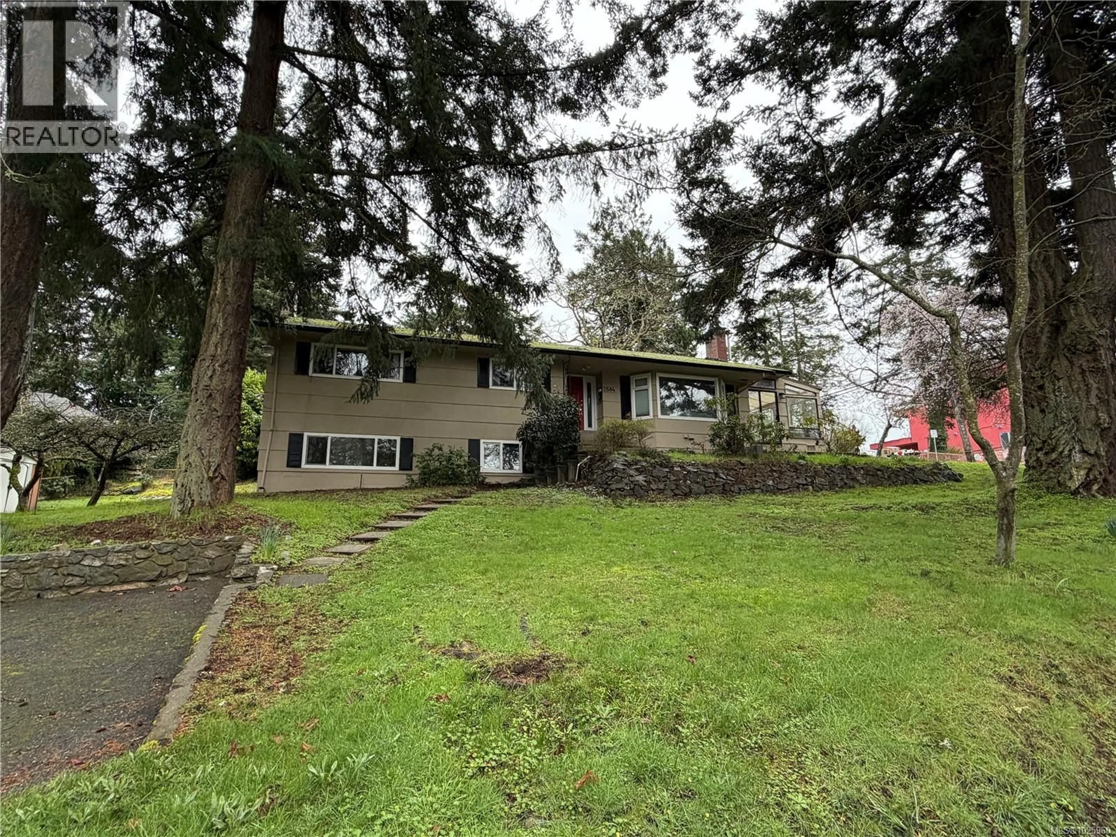 A pic from outside/outdoor area/front of a property/back of a property/a pic from drone, street for 2684 SEA VIEW ROAD, Saanich British Columbia V8N1K6