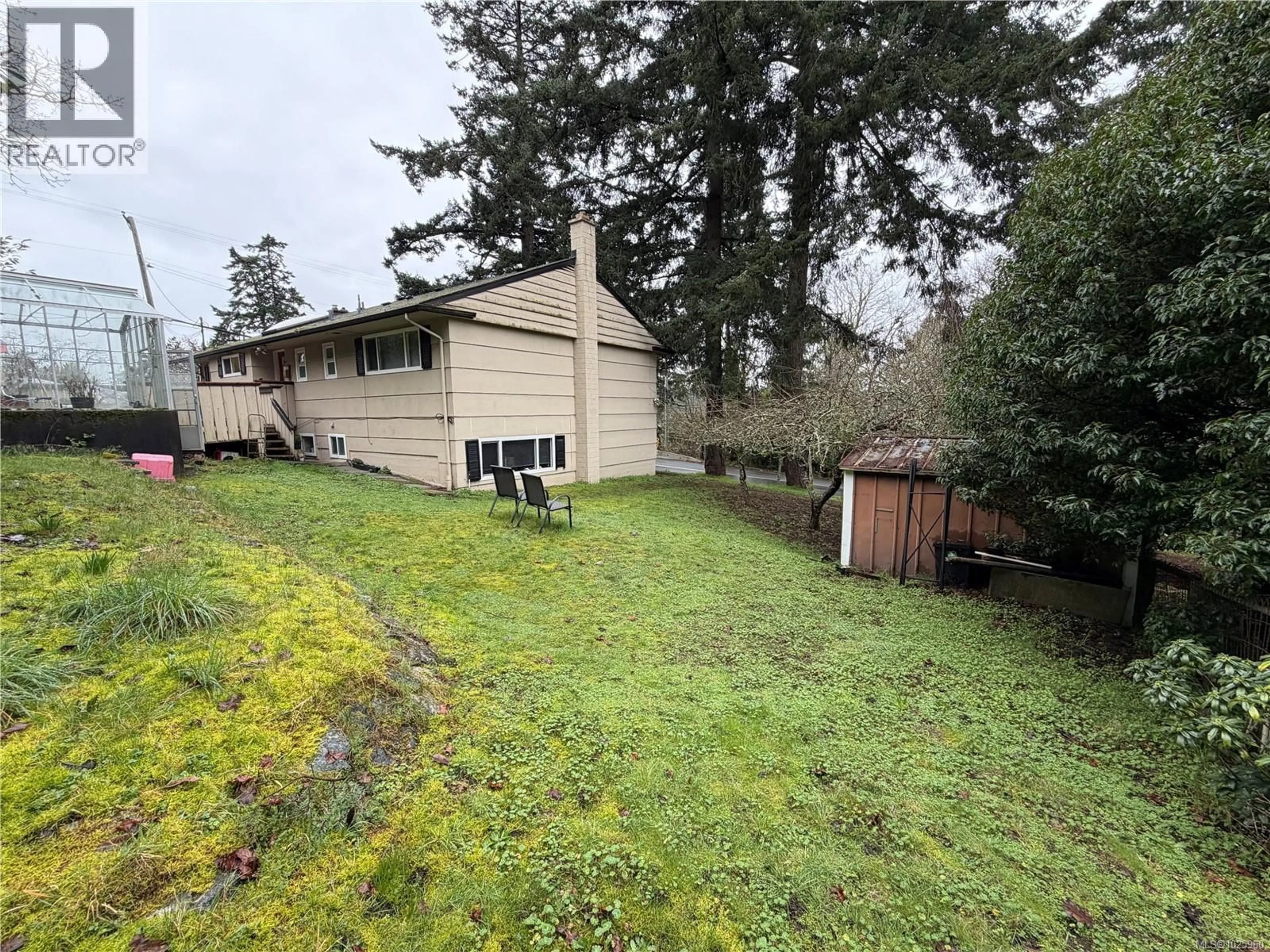 A pic from outside/outdoor area/front of a property/back of a property/a pic from drone, unknown for 2684 SEA VIEW ROAD, Saanich British Columbia V8N1K6