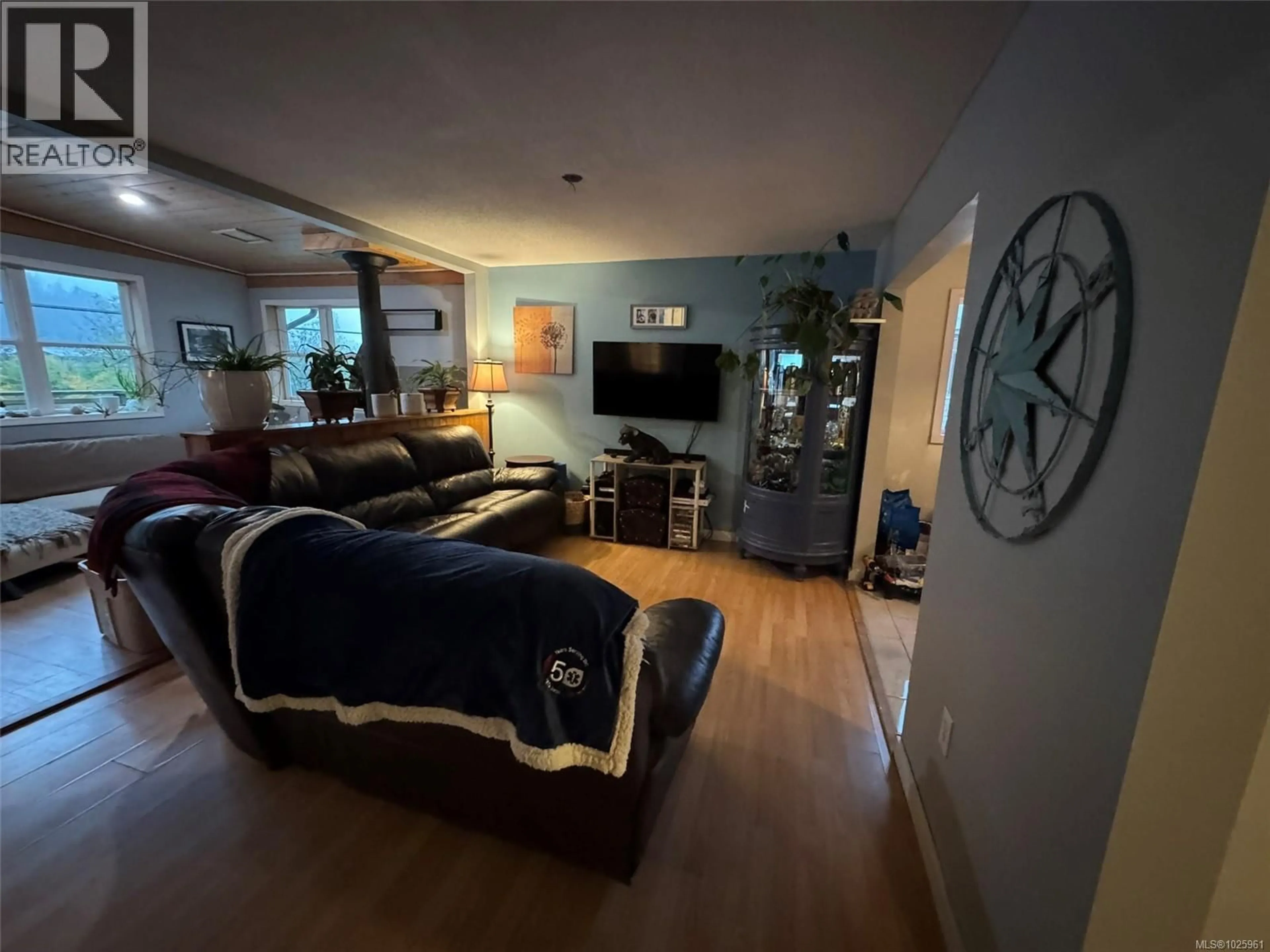 Living room with furniture, unknown for 248 ALPINE VIEW ROAD, Tahsis British Columbia V0P1X0