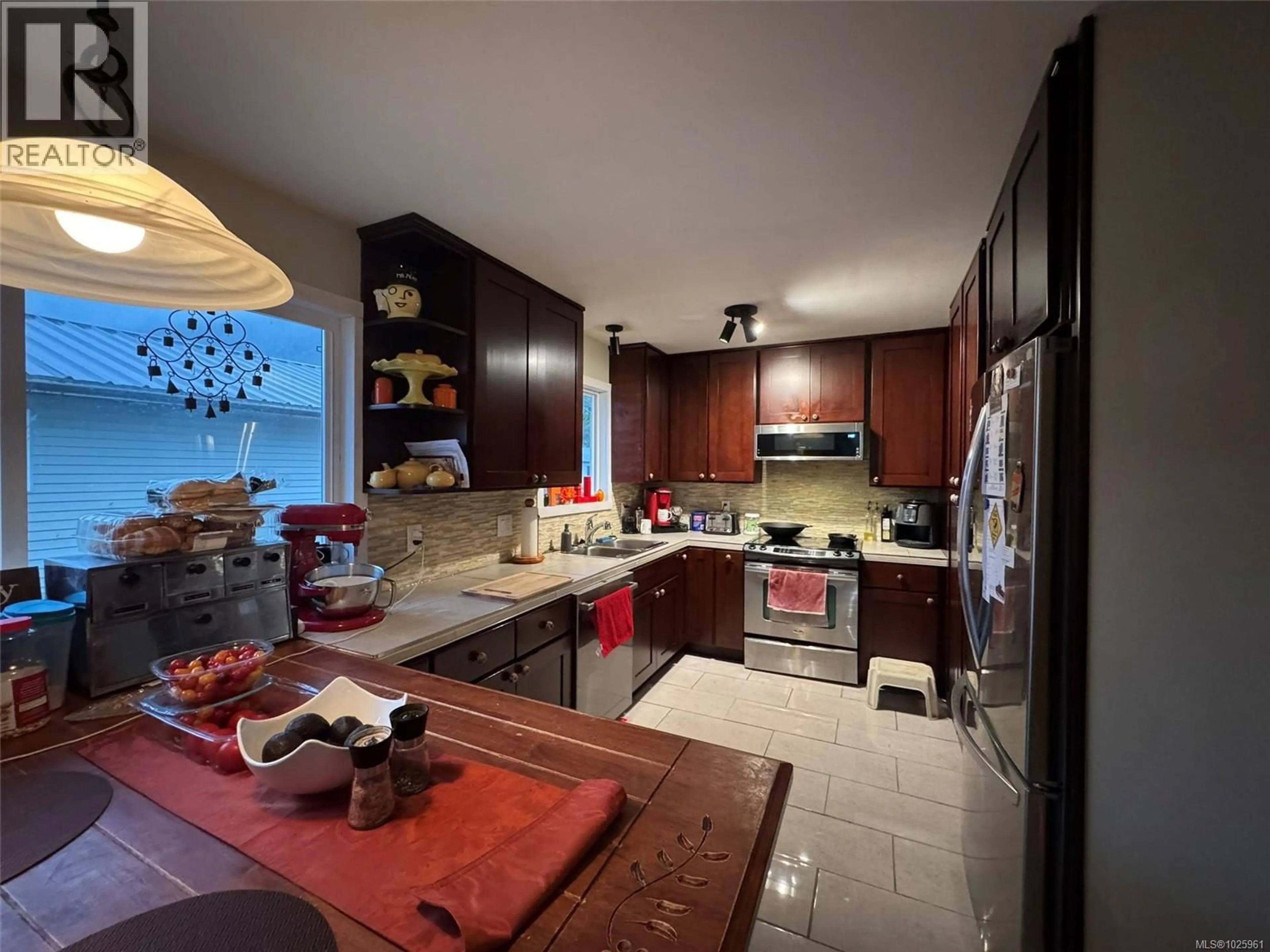 Open concept kitchen, ceramic/tile floor for 248 ALPINE VIEW ROAD, Tahsis British Columbia V0P1X0