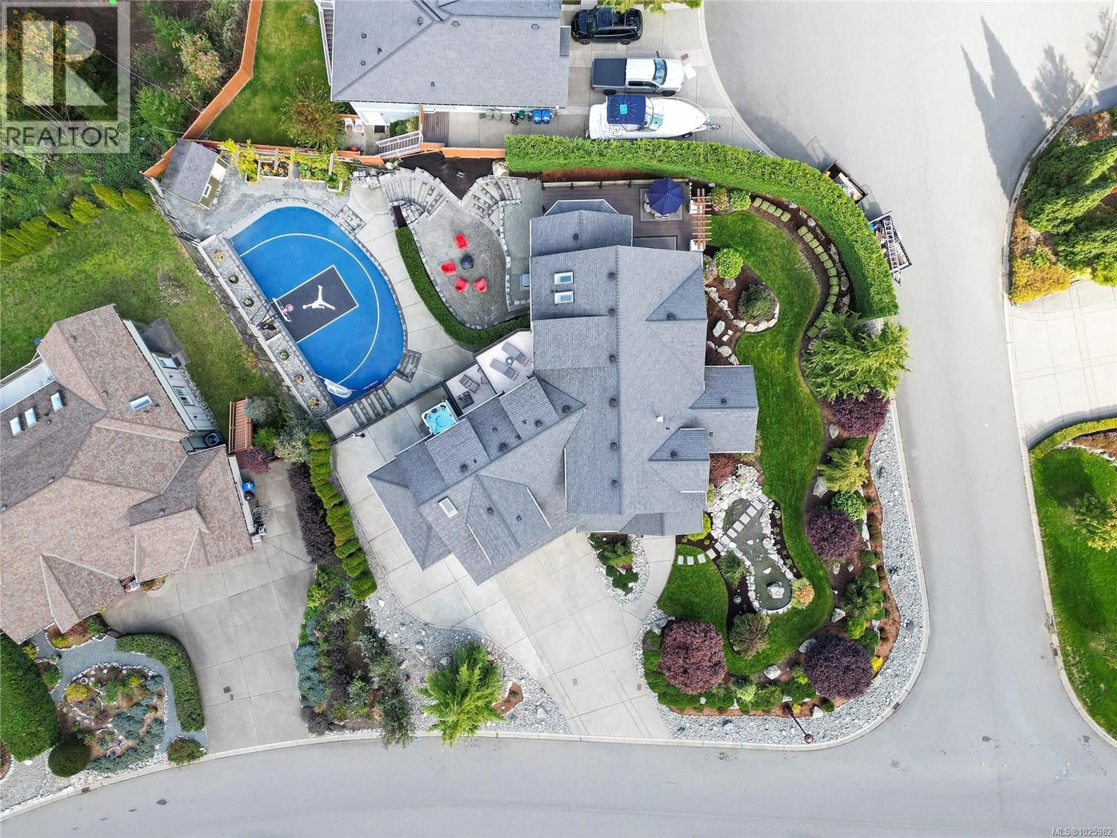 A pic from outside/outdoor area/front of a property/back of a property/a pic from drone, street for 601 SENTINEL DRIVE, Mill Bay British Columbia V0R2P4