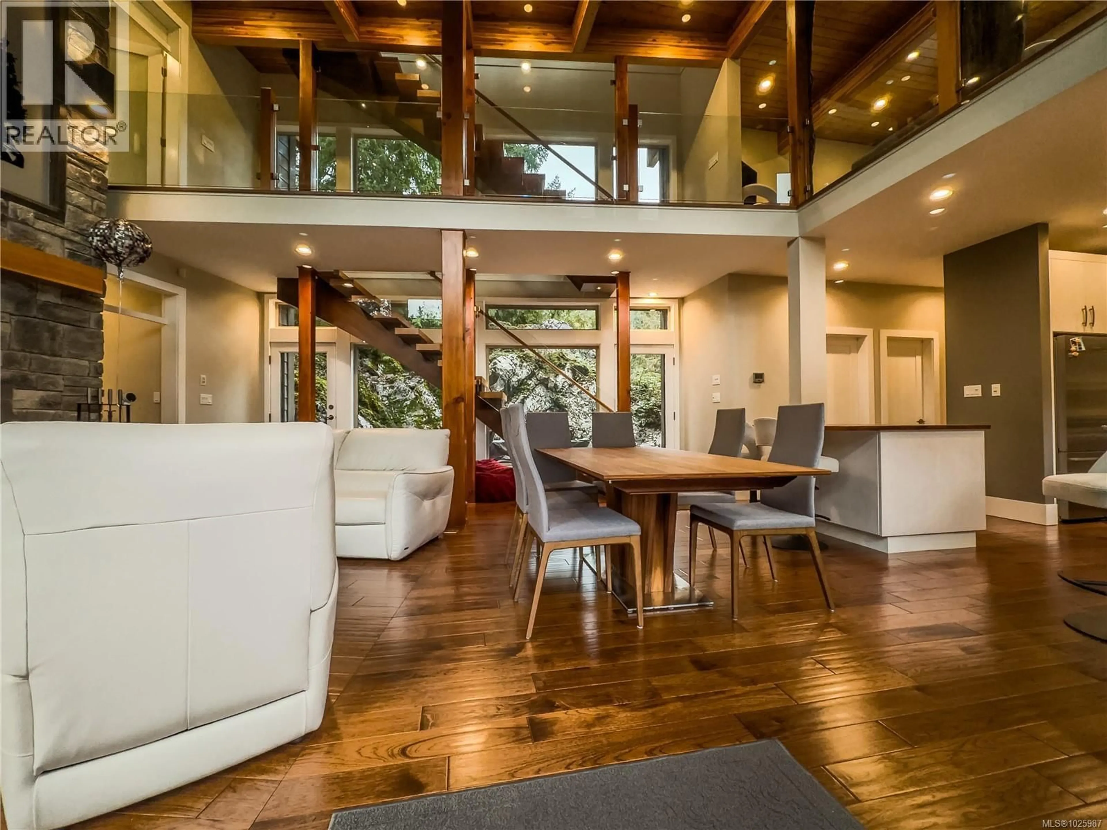 Indoor foyer for 9226 NIGHTHAWK ROAD, Lake Cowichan British Columbia V0R2G0