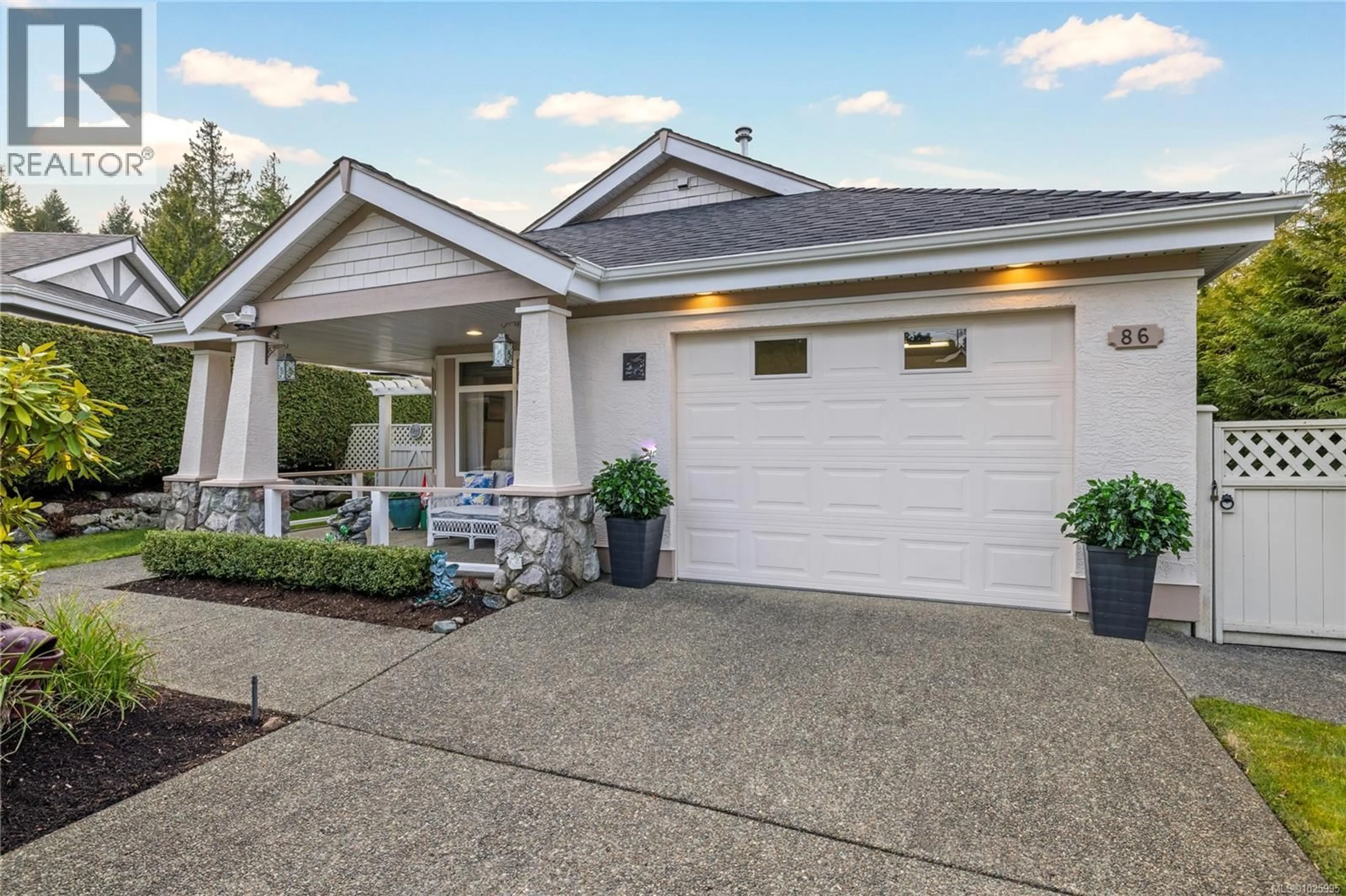 Home with vinyl exterior material, street for 86 BRIDGEWATER LANE, Parksville British Columbia V9P2V9