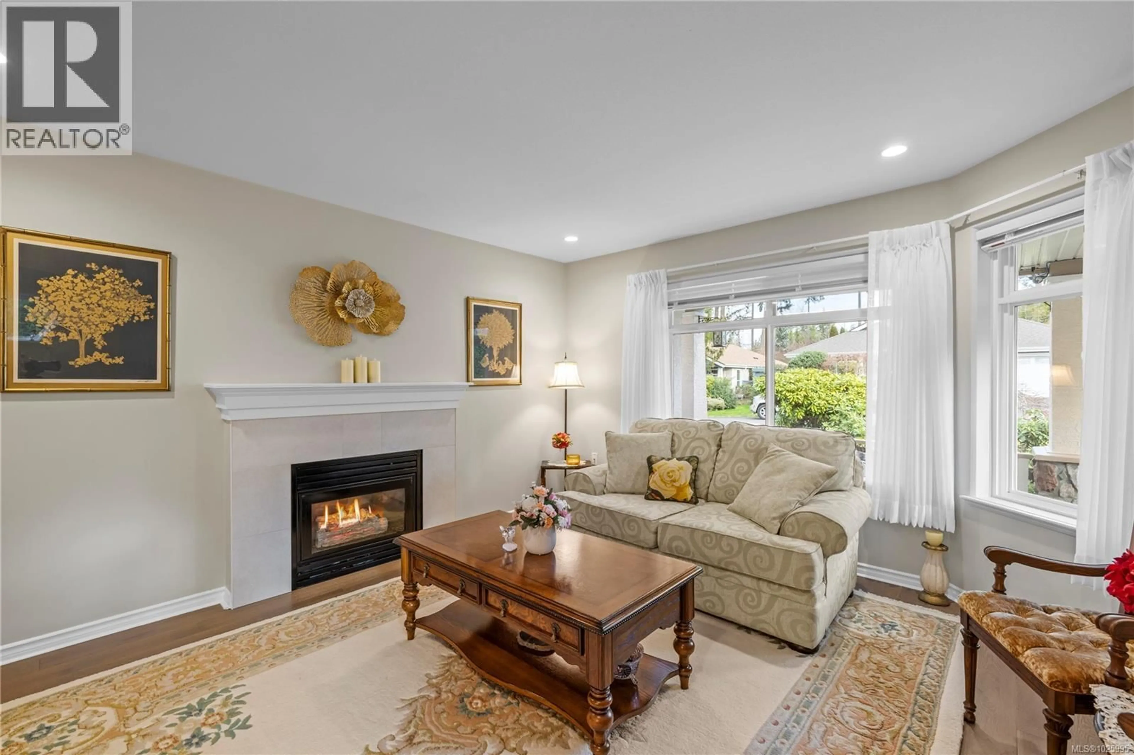 Living room with furniture, unknown for 86 BRIDGEWATER LANE, Parksville British Columbia V9P2V9