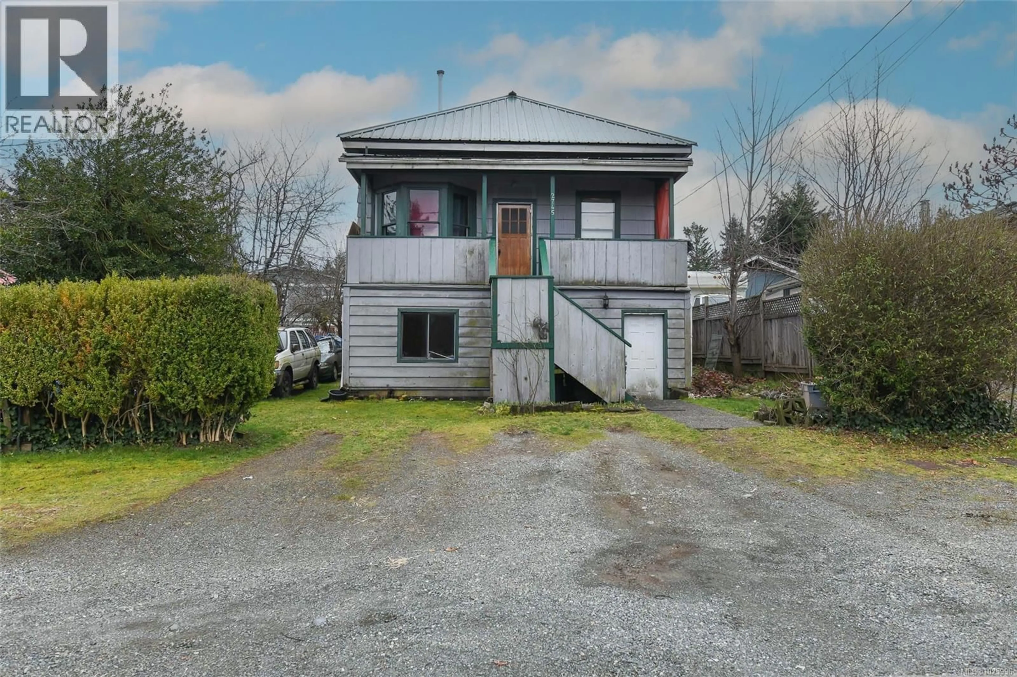 A pic from outside/outdoor area/front of a property/back of a property/a pic from drone, unknown for 2745 DERWENT AVENUE, Cumberland British Columbia V0R1S0