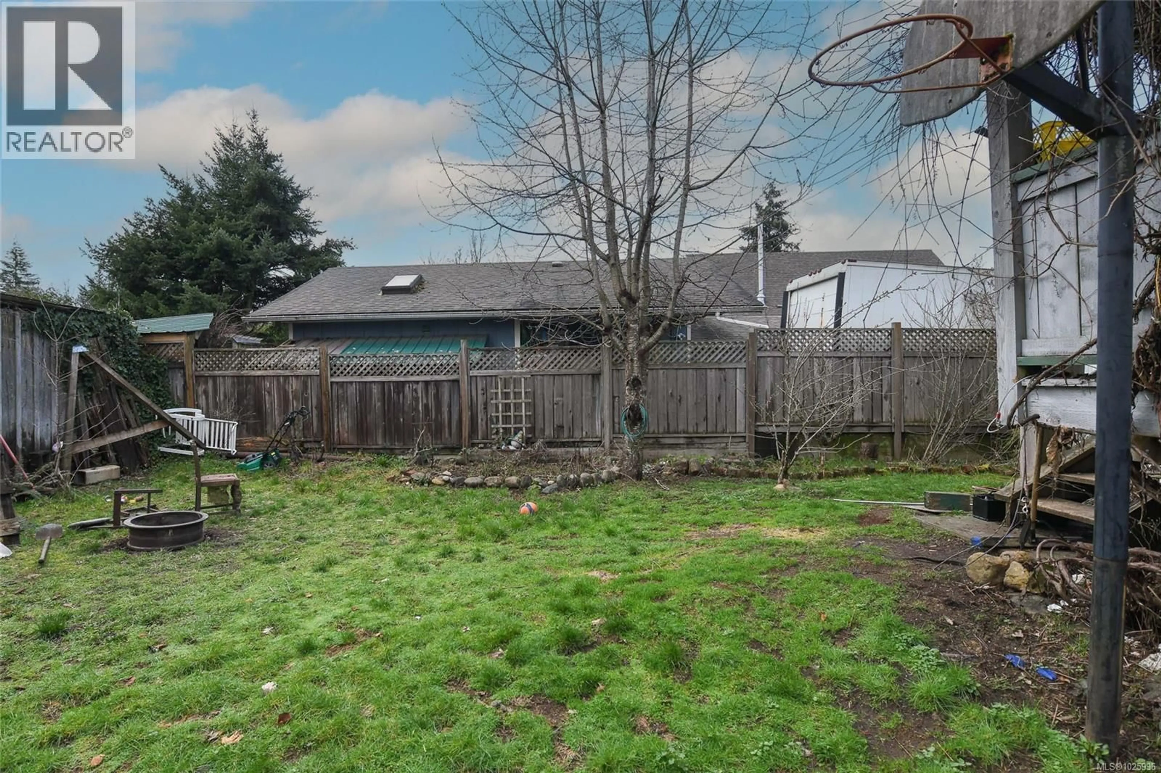 A pic from outside/outdoor area/front of a property/back of a property/a pic from drone, unknown for 2745 DERWENT AVENUE, Cumberland British Columbia V0R1S0