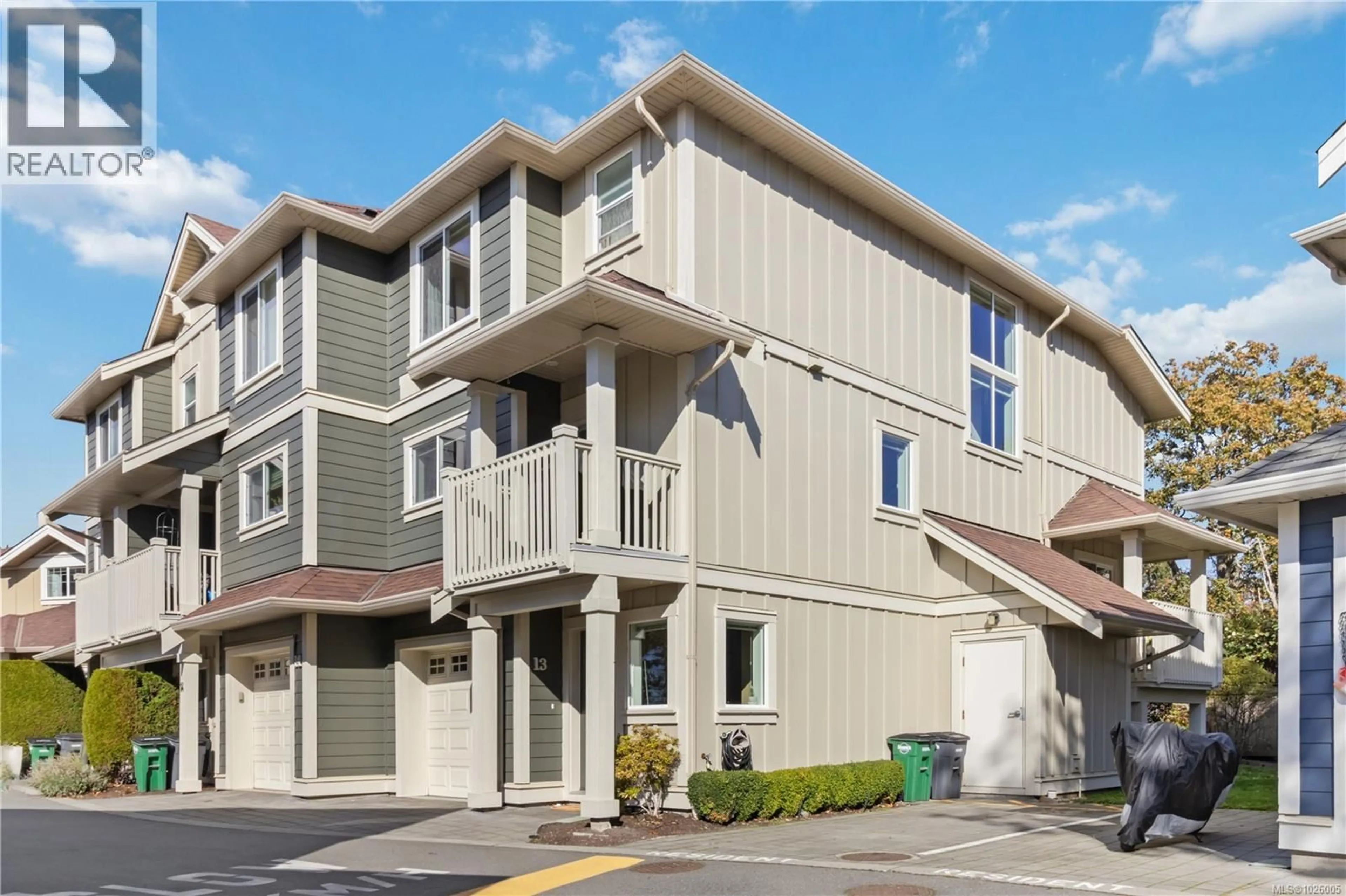 Home with vinyl exterior material, street for 13 - 4583 WILKINSON ROAD, Saanich British Columbia V8Z5C3