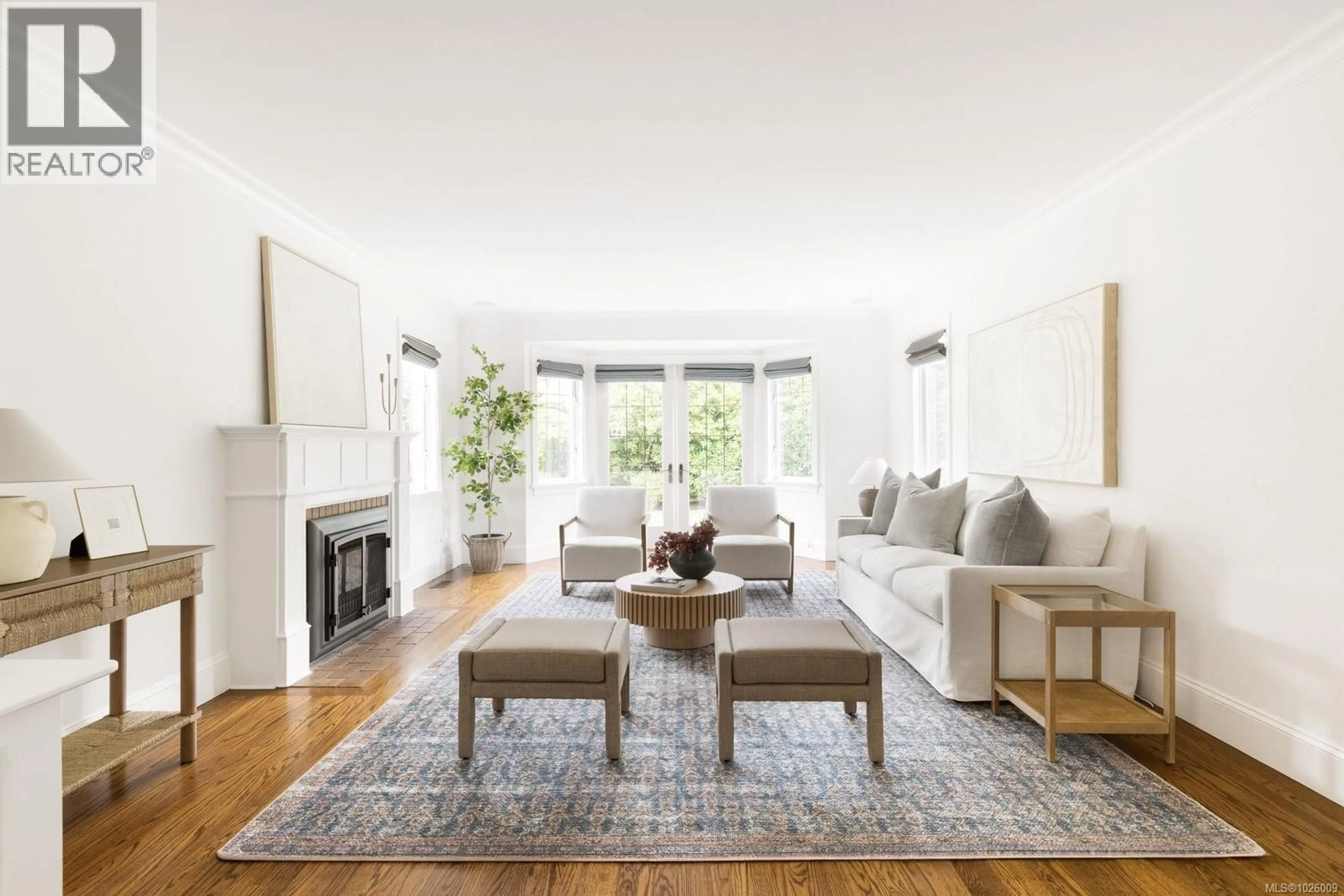 Living room with furniture, unknown for 535 FALKLAND ROAD, Oak Bay British Columbia V8S4L6