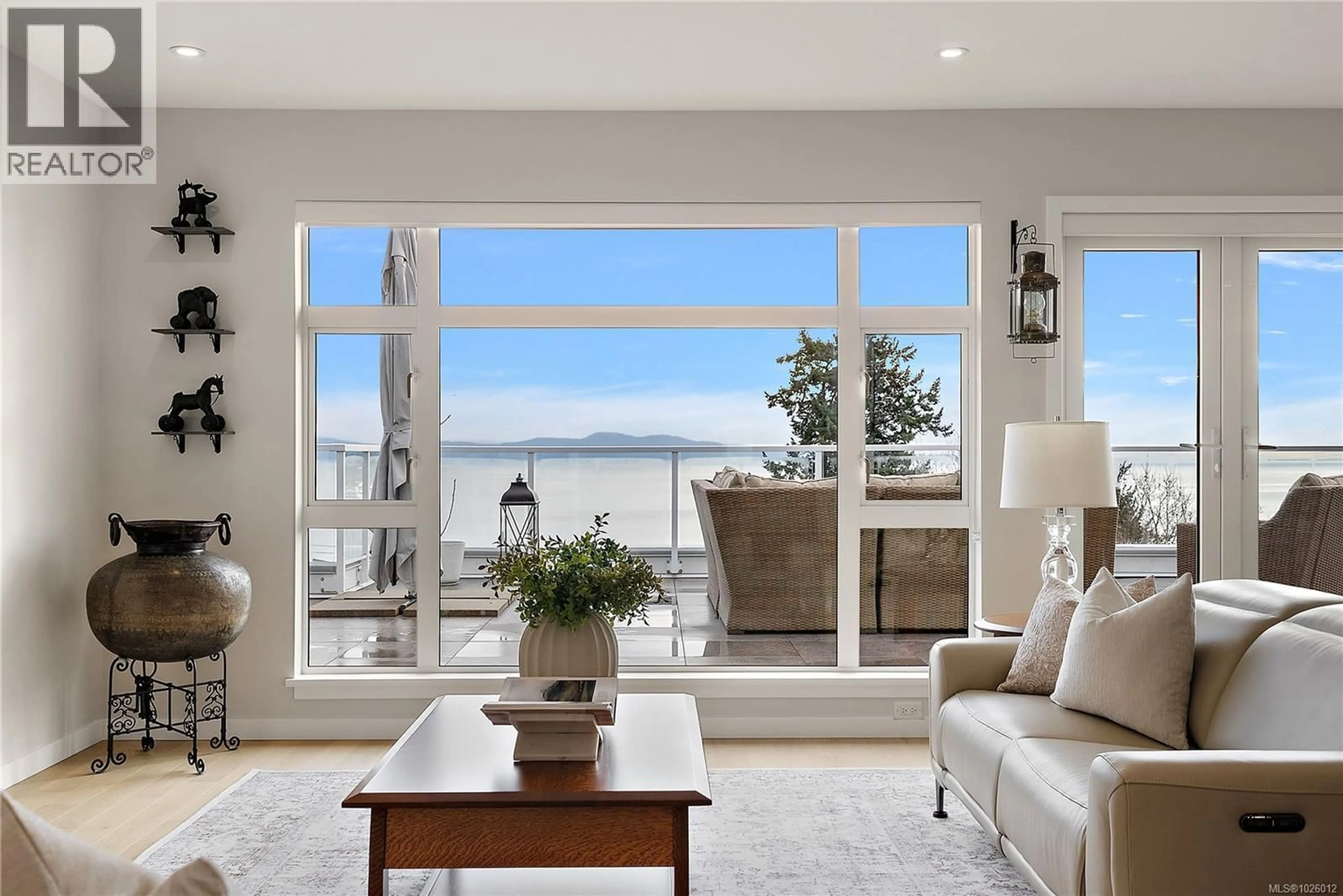 Living room with furniture, unknown for 410 - 5118 CORDOVA BAY ROAD, Saanich British Columbia V8Y2K5