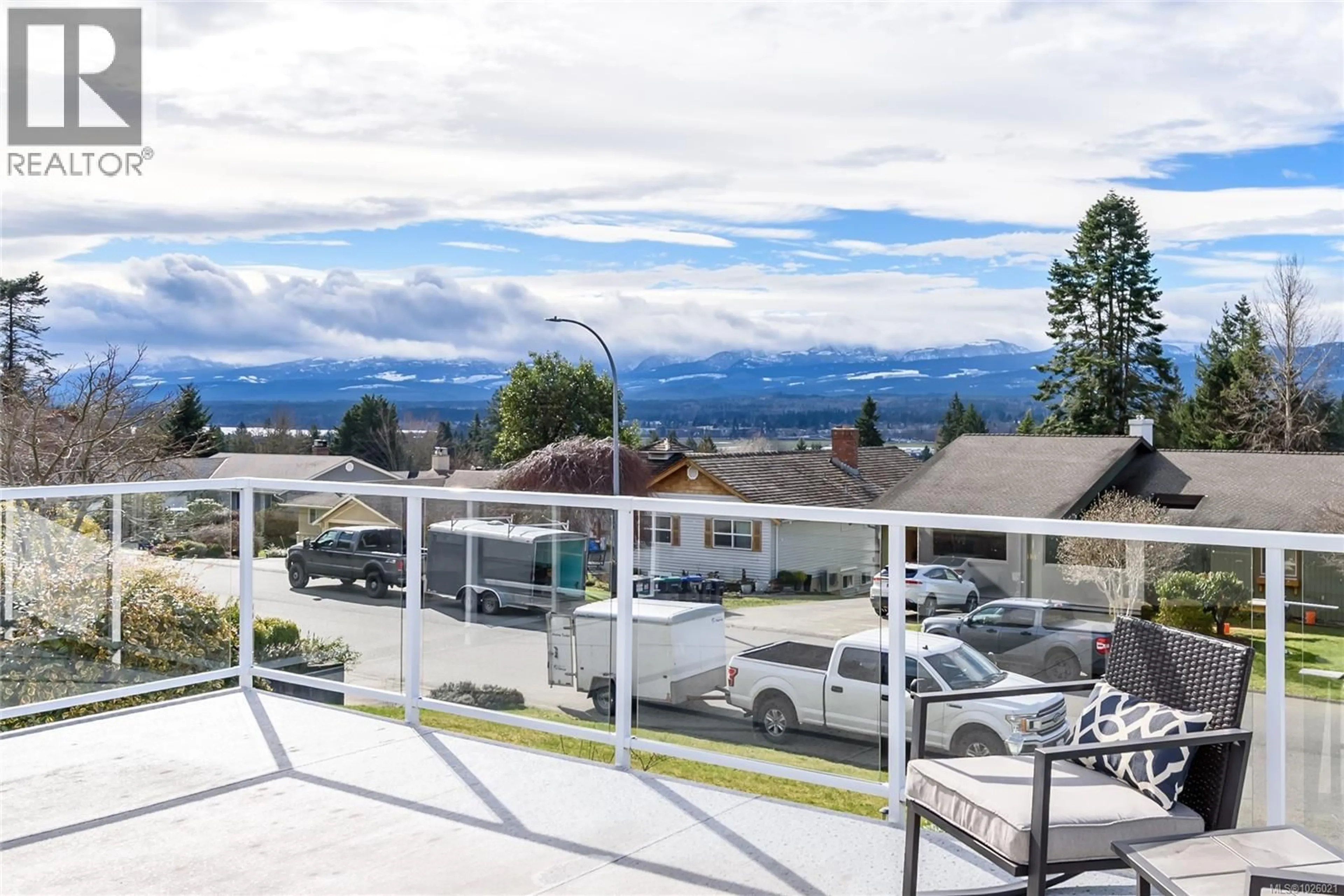 A pic from outside/outdoor area/front of a property/back of a property/a pic from drone, mountain view for 132 STAFFORD AVENUE, Courtenay British Columbia V9N6Z3