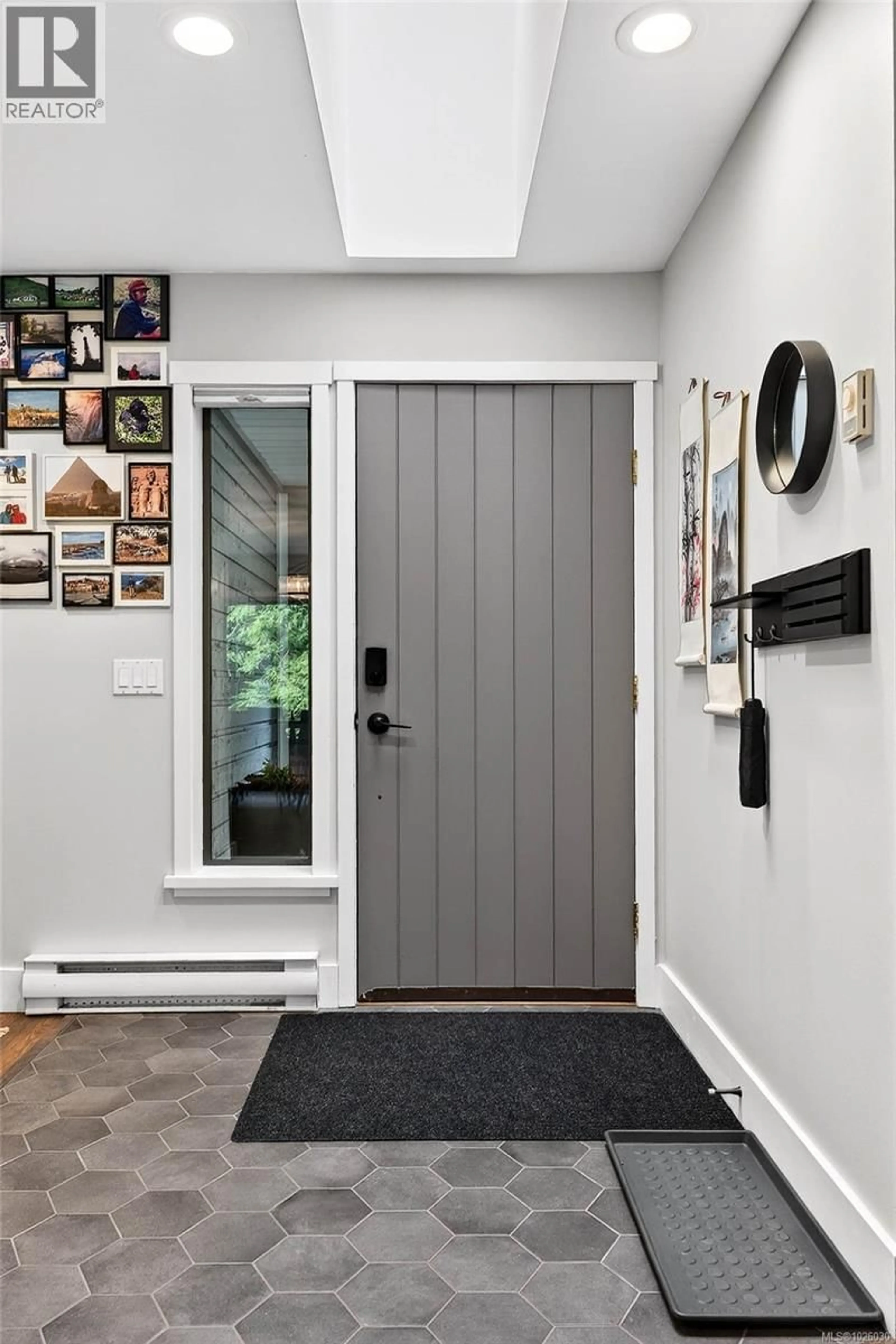 Indoor entryway for 161 MARGARET AVENUE, Salt Spring British Columbia V8K1H4