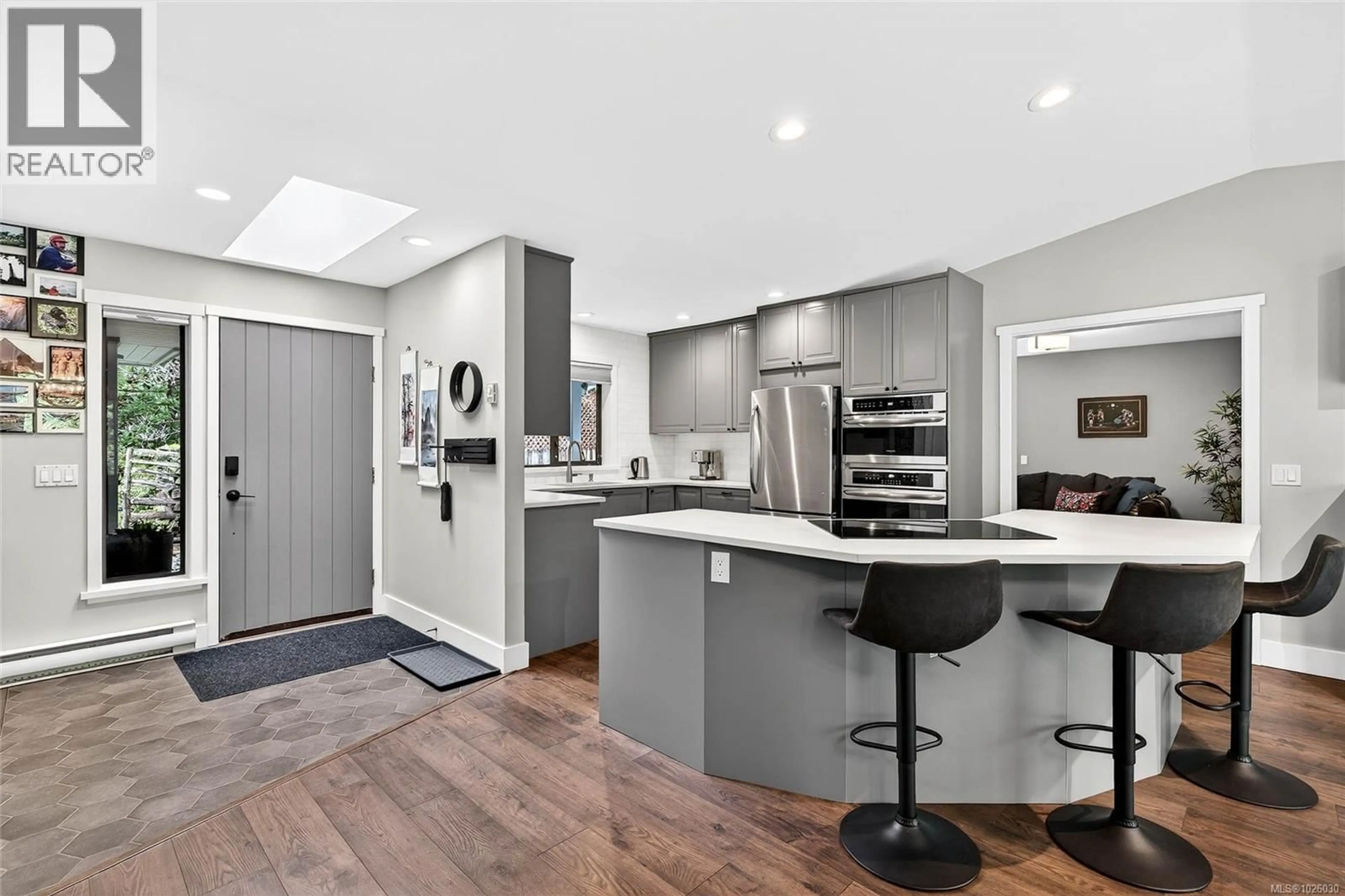 Contemporary kitchen, unknown for 161 MARGARET AVENUE, Salt Spring British Columbia V8K1H4