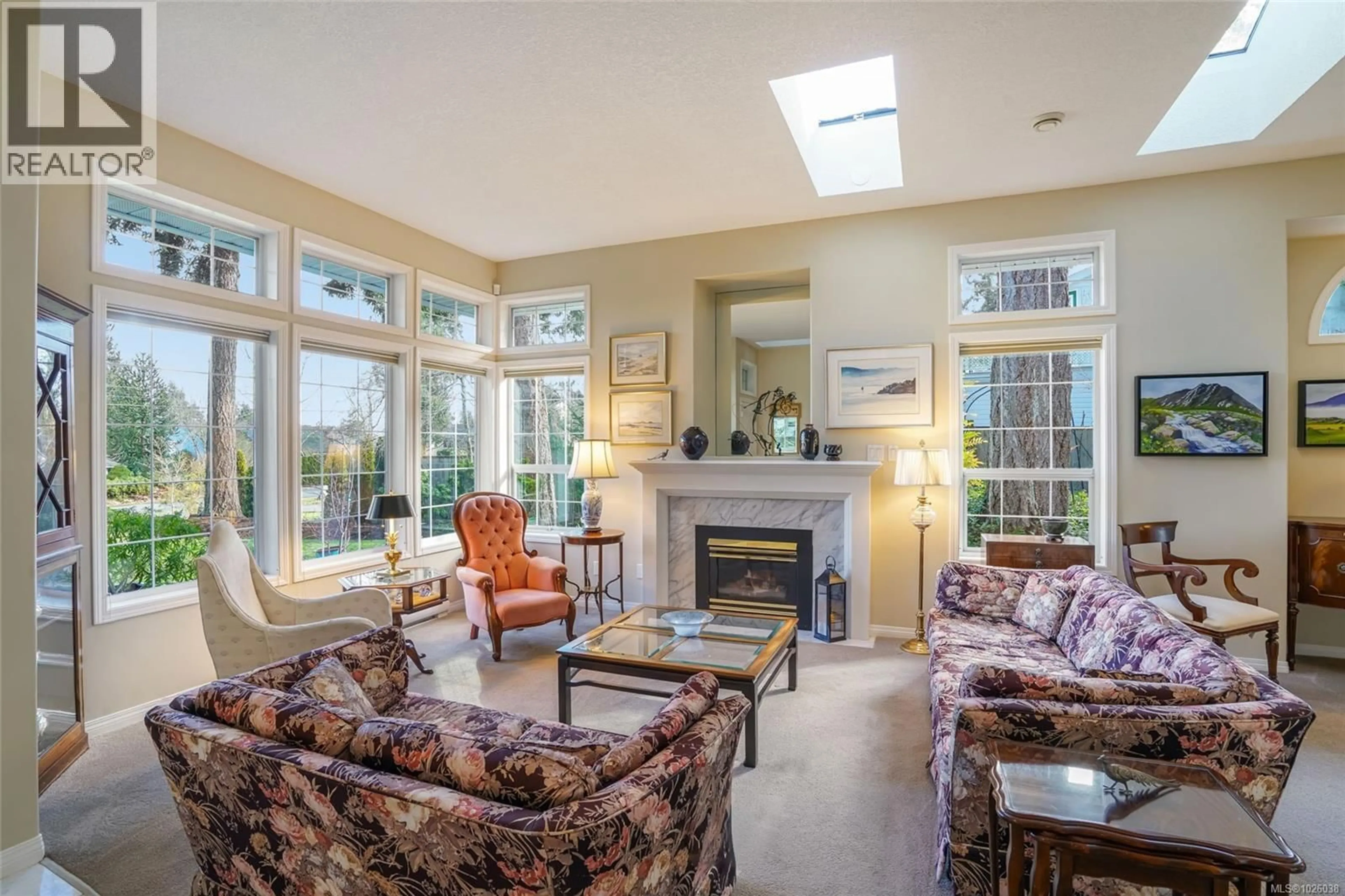 Living room with furniture, unknown for 1571 ARBUTUS DRIVE, Nanoose Bay British Columbia V9P9C8