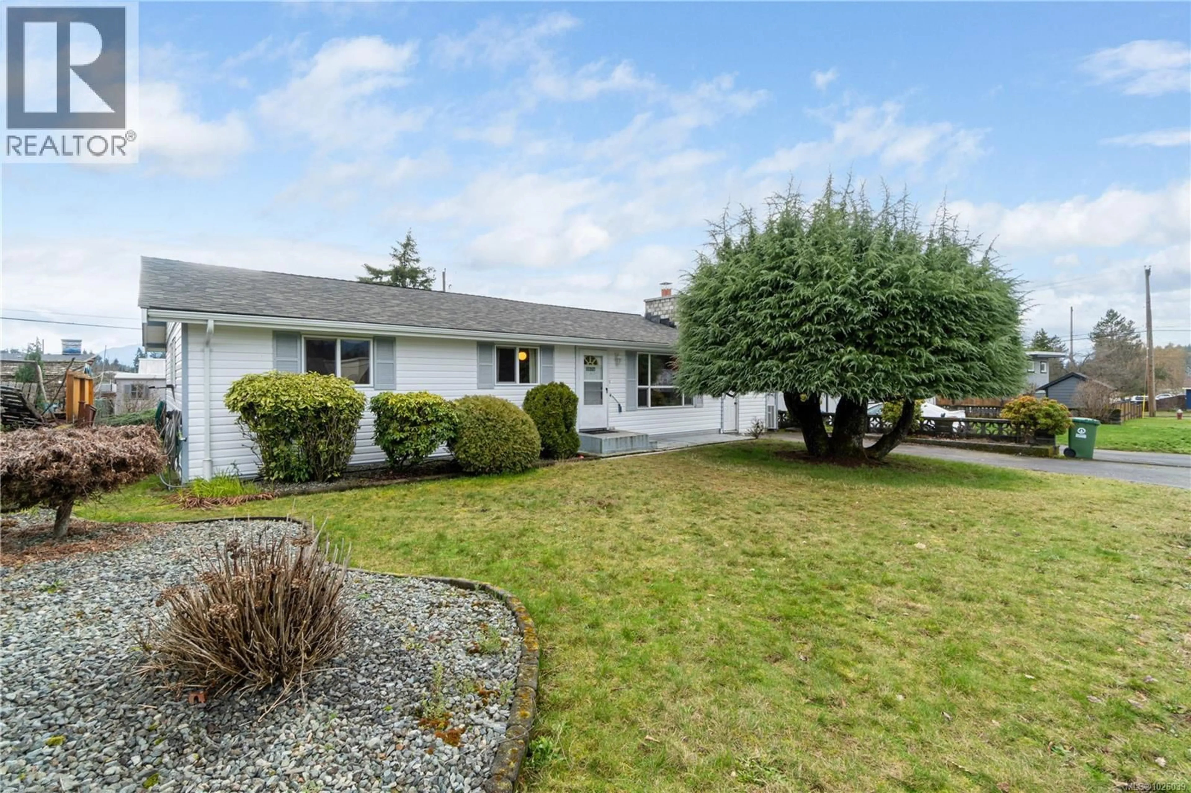 Home with vinyl exterior material, street for 3874 MORGAN CRESCENT NORTH, Port Alberni British Columbia V9Y6C2