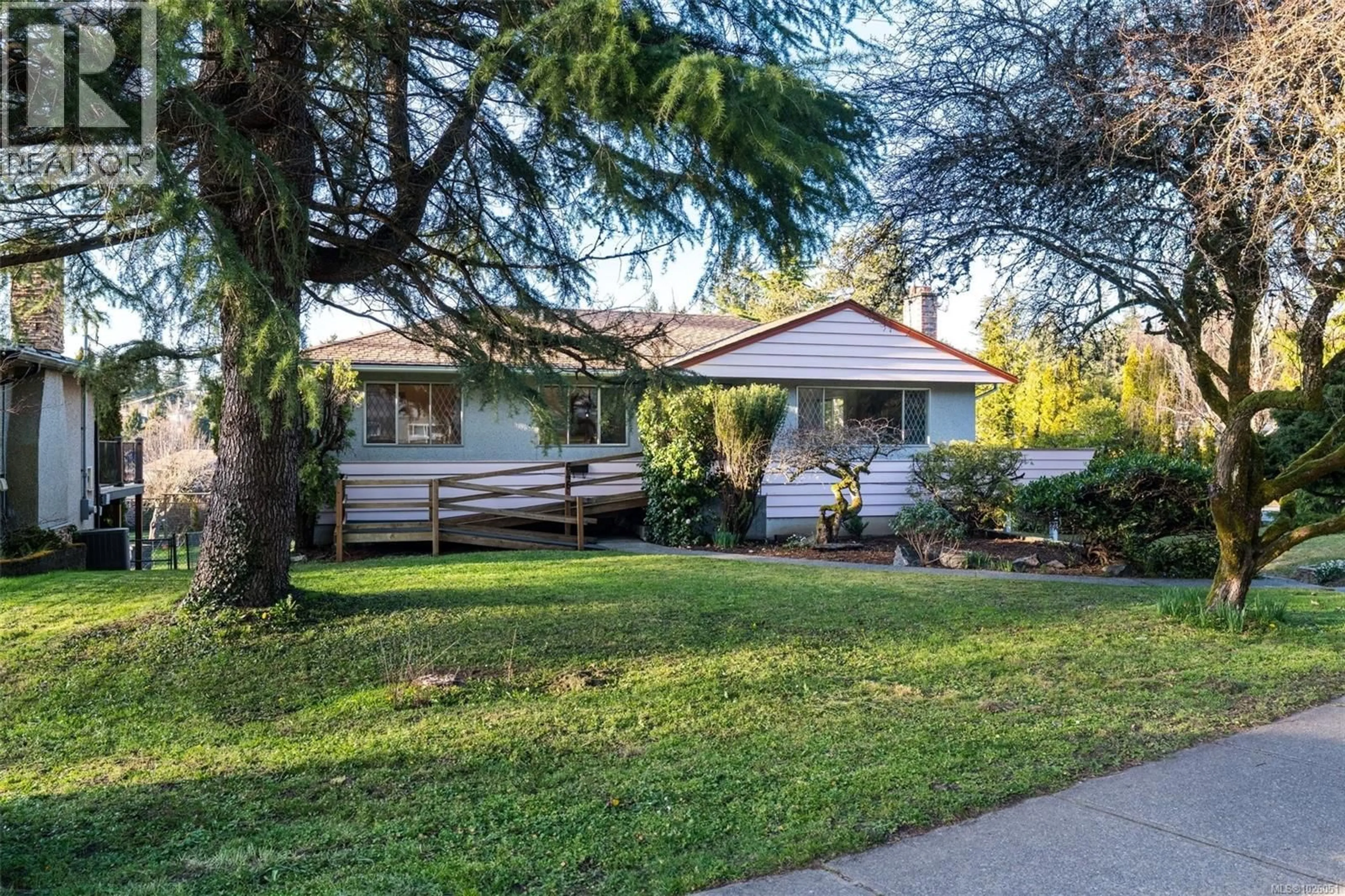 Unknown for 646 RIDGEBANK CRESCENT, Saanich British Columbia V6X1N6