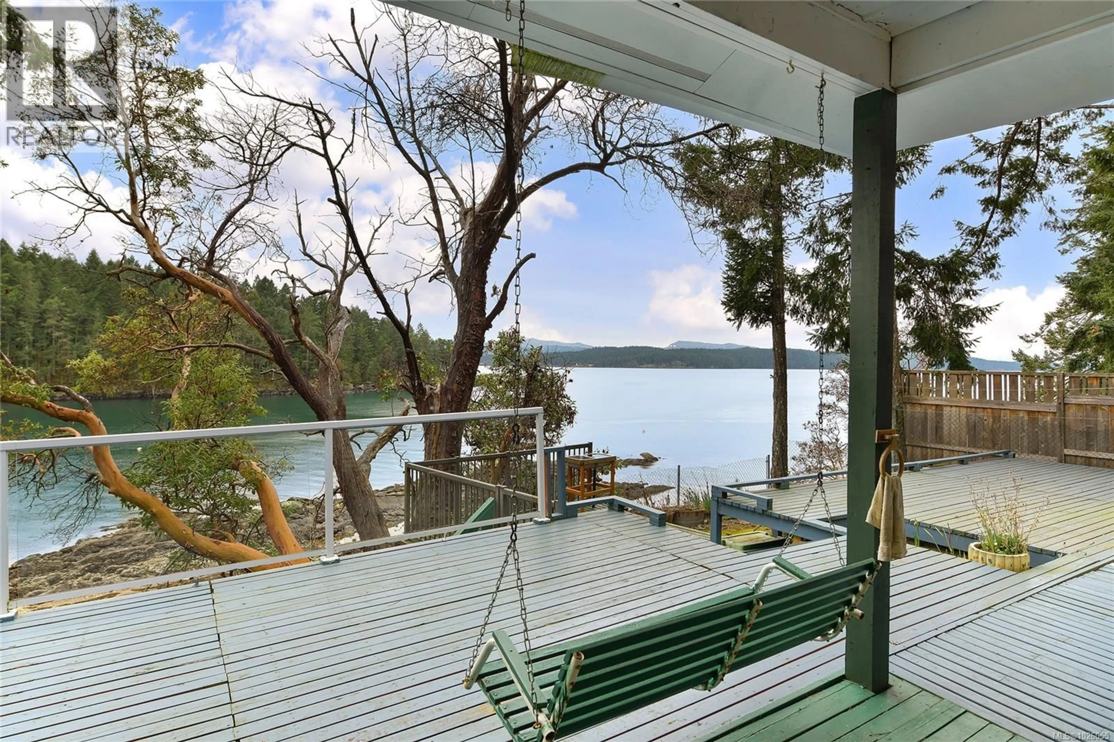 Patio, water/lake/river/ocean view for 246 LEIGHTON LANE, Mayne Island British Columbia V0N2J2
