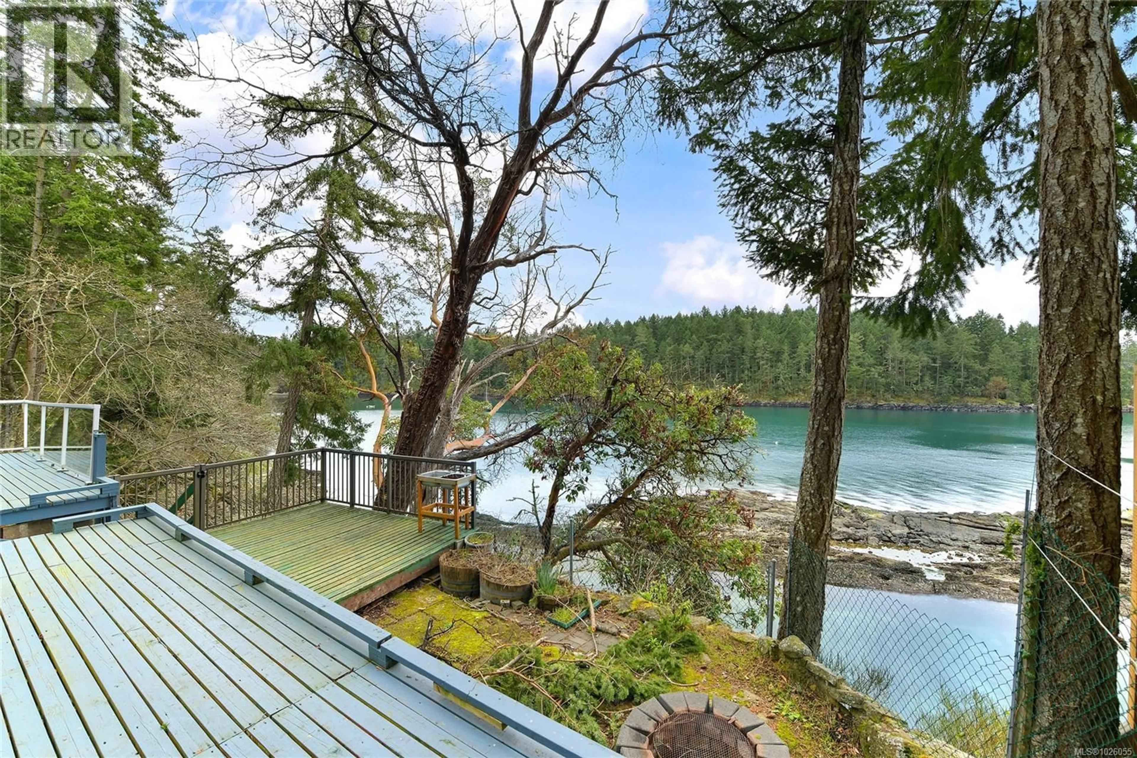 Patio, water/lake/river/ocean view for 246 LEIGHTON LANE, Mayne Island British Columbia V0N2J2