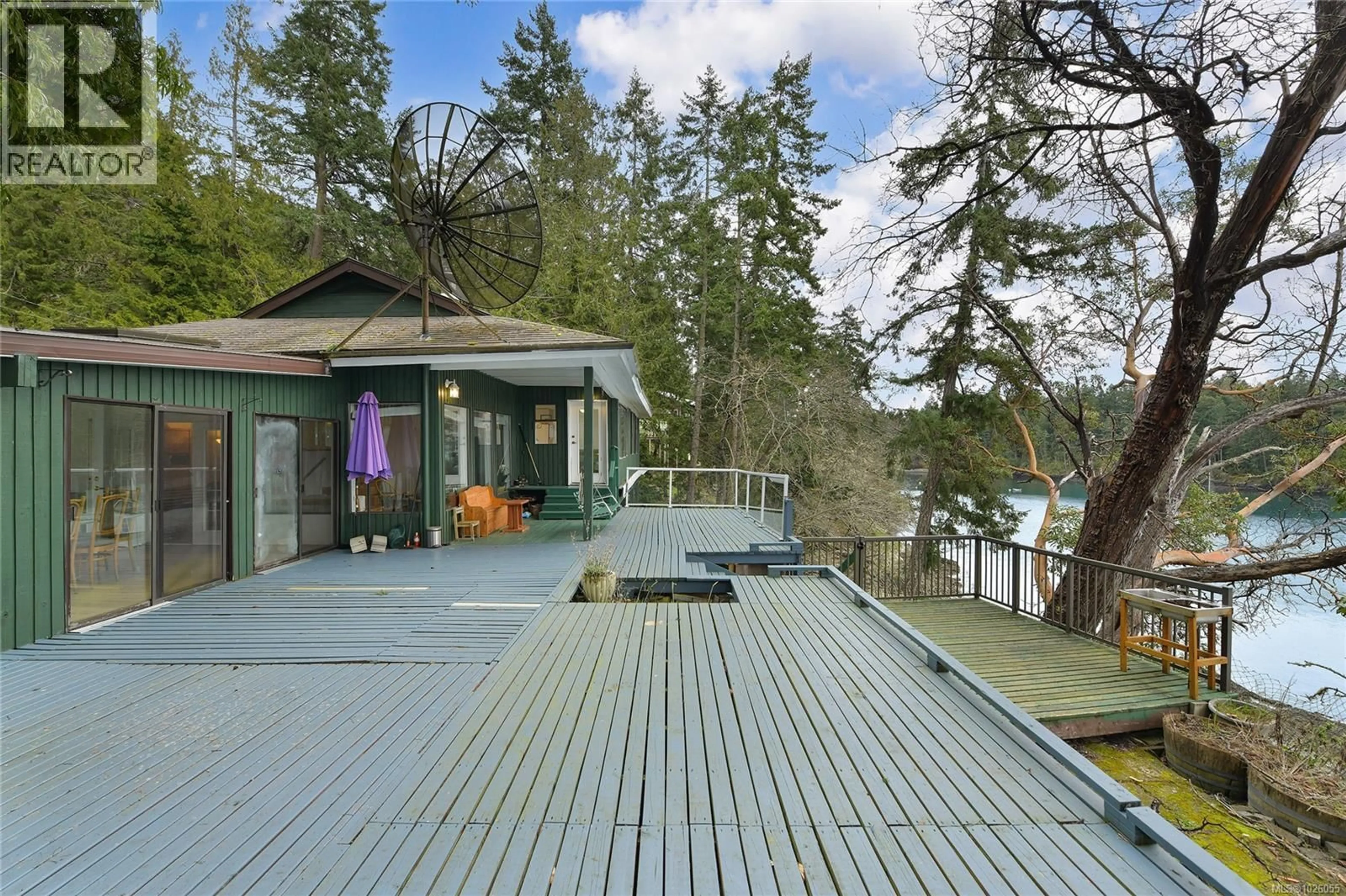 Patio, water/lake/river/ocean view for 246 LEIGHTON LANE, Mayne Island British Columbia V0N2J2