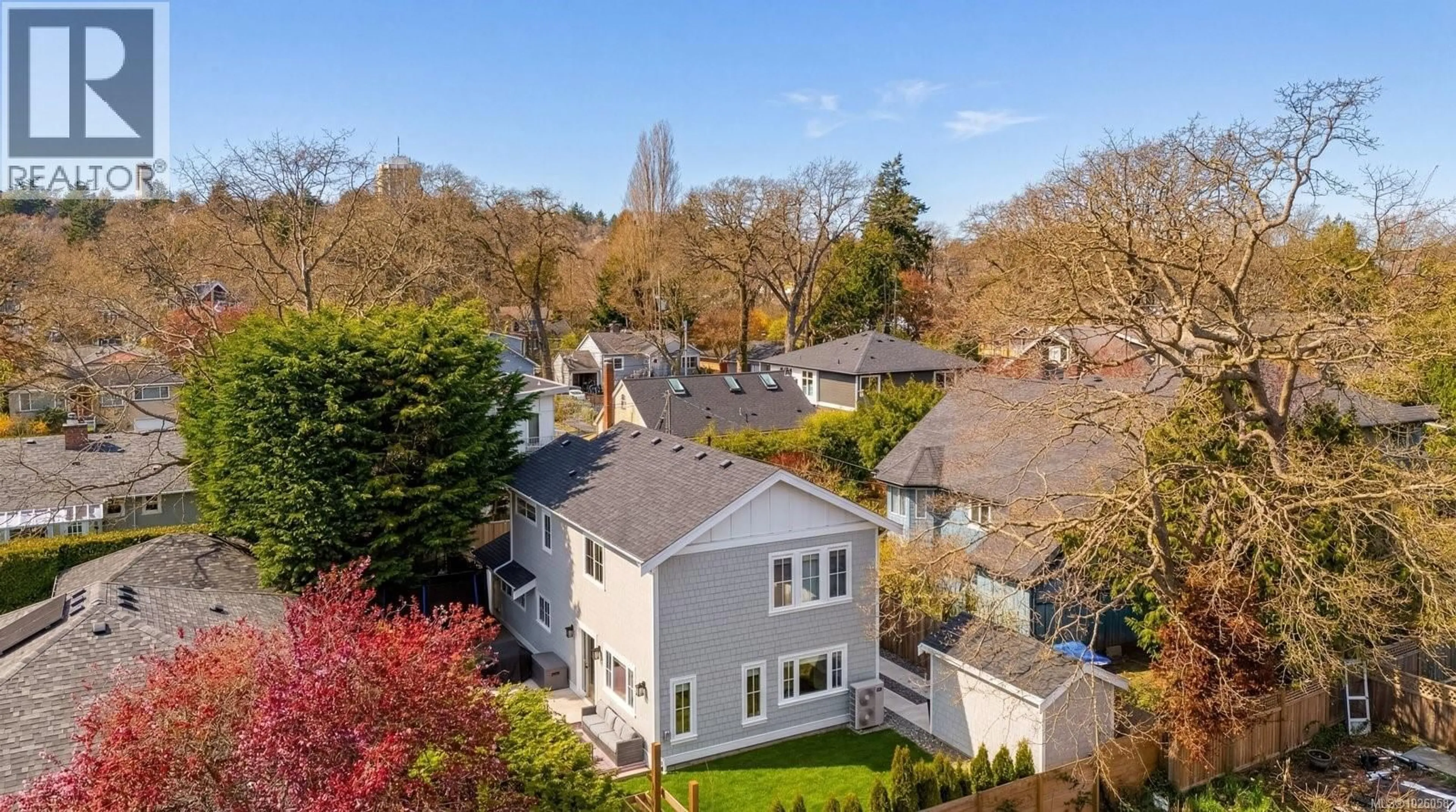 A pic from outside/outdoor area/front of a property/back of a property/a pic from drone, unknown for 957 MADDISON STREET, Victoria British Columbia V8S4C6