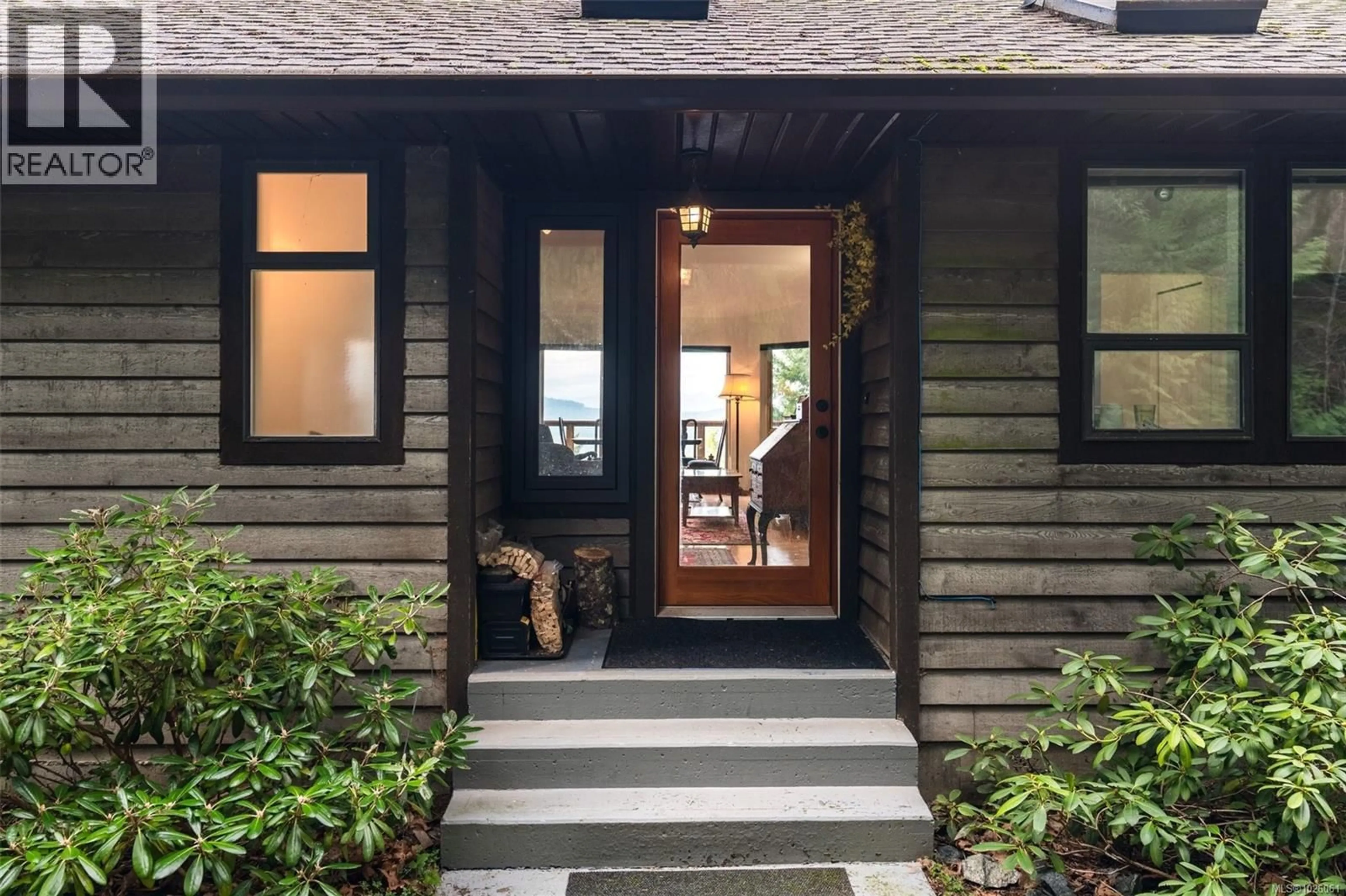 Indoor entryway for 1691 STRATHCONA HEIGHTS ROAD, Shawnigan Lake British Columbia V8H2A9