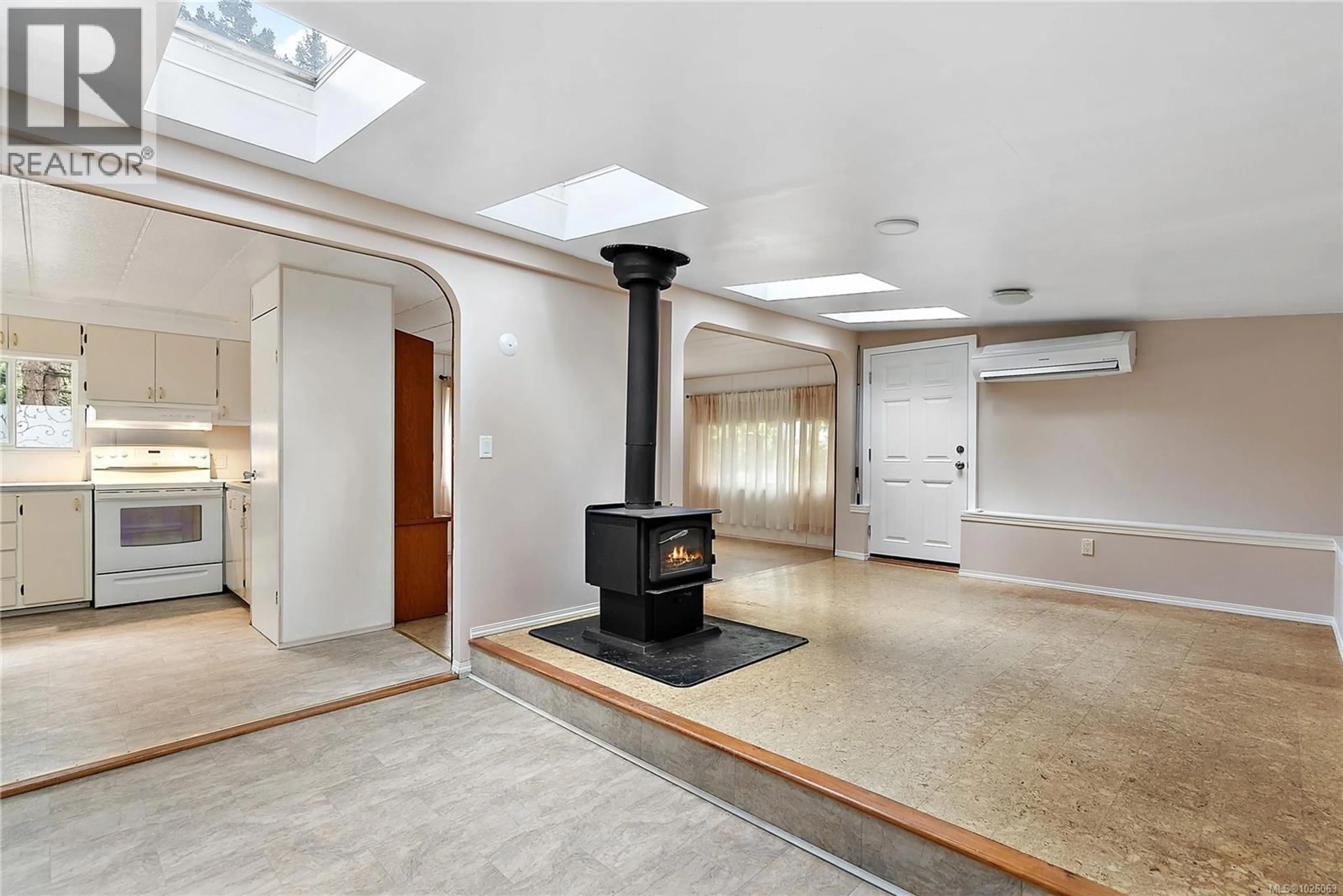 Indoor foyer for 74 - 2500 FLORENCE LAKE ROAD, Langford British Columbia V9B4H2