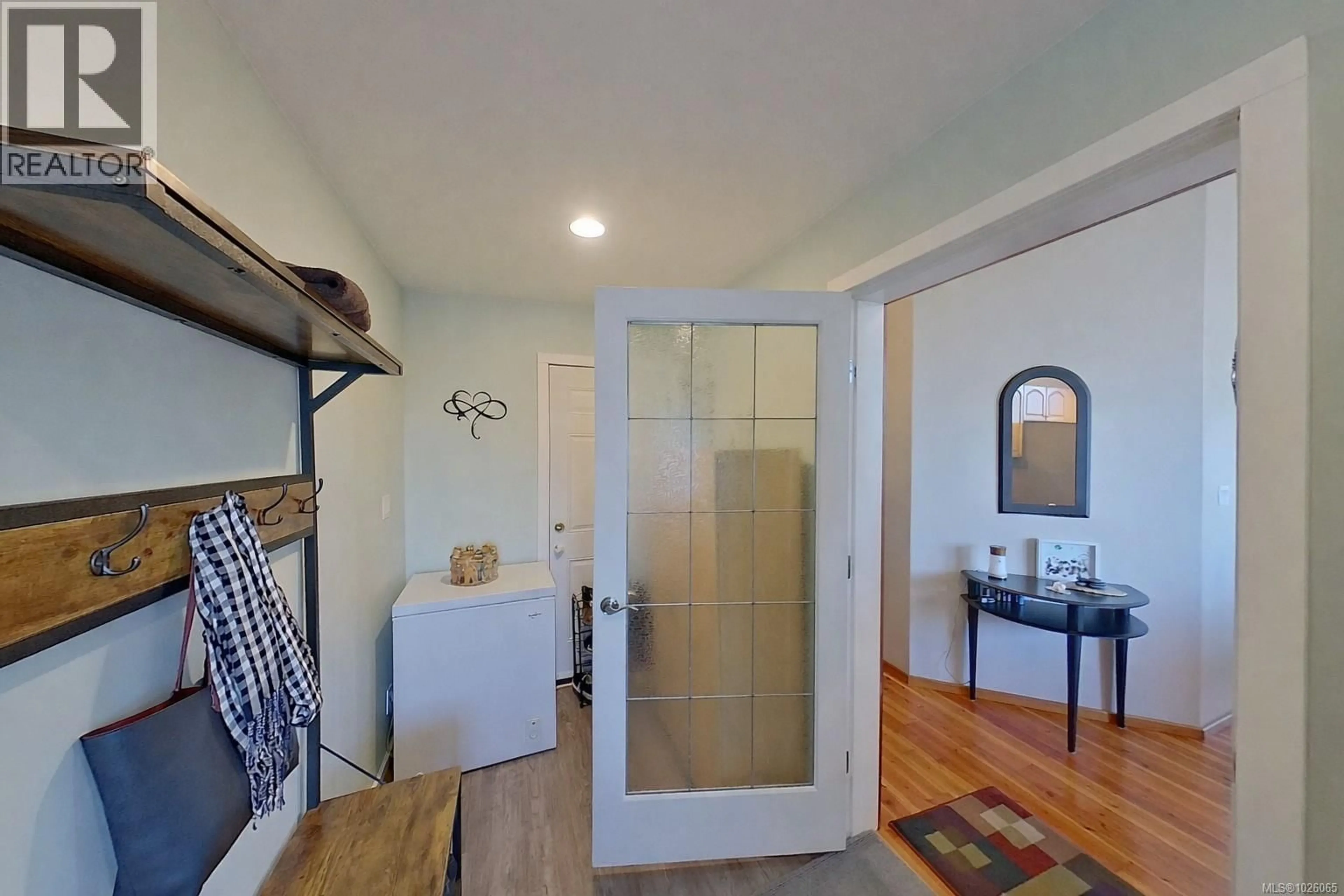 Indoor entryway for 1101 EWEN ROAD, Hyde Creek British Columbia V0N2R0