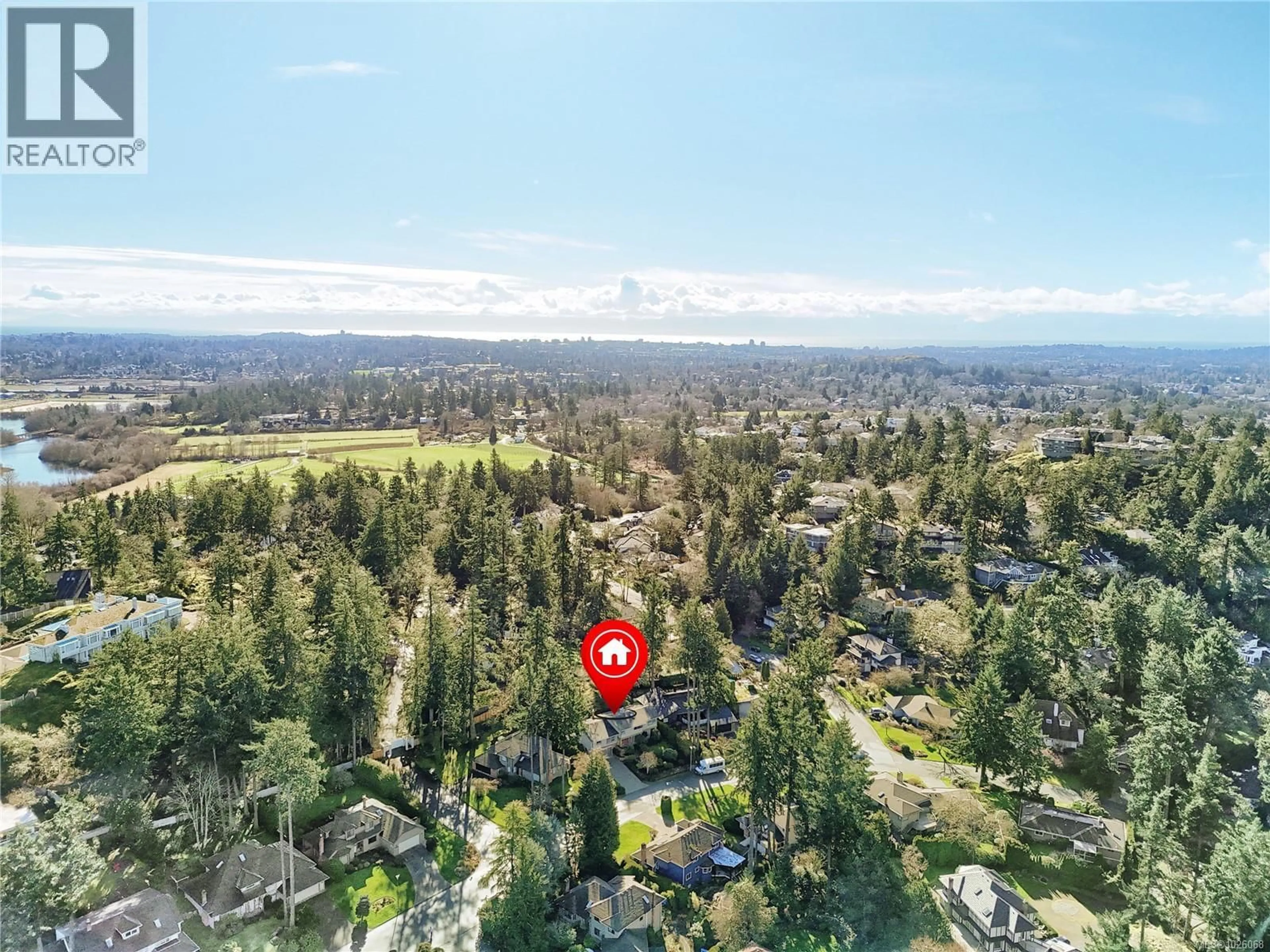 A pic from outside/outdoor area/front of a property/back of a property/a pic from drone, unknown for 4381 PARKWOOD TERRACE, Saanich British Columbia V8X4Z8