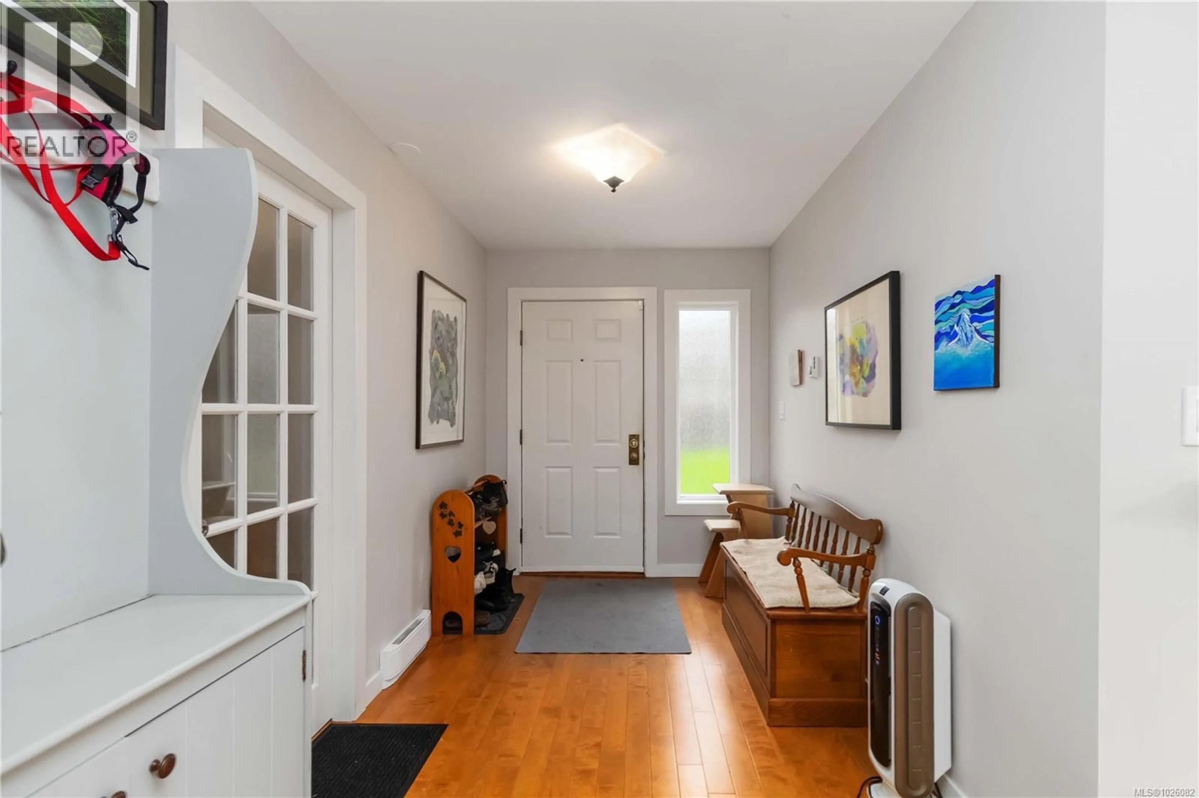 Indoor entryway for 4064 MALTON AVENUE, Saanich British Columbia V8X4X1