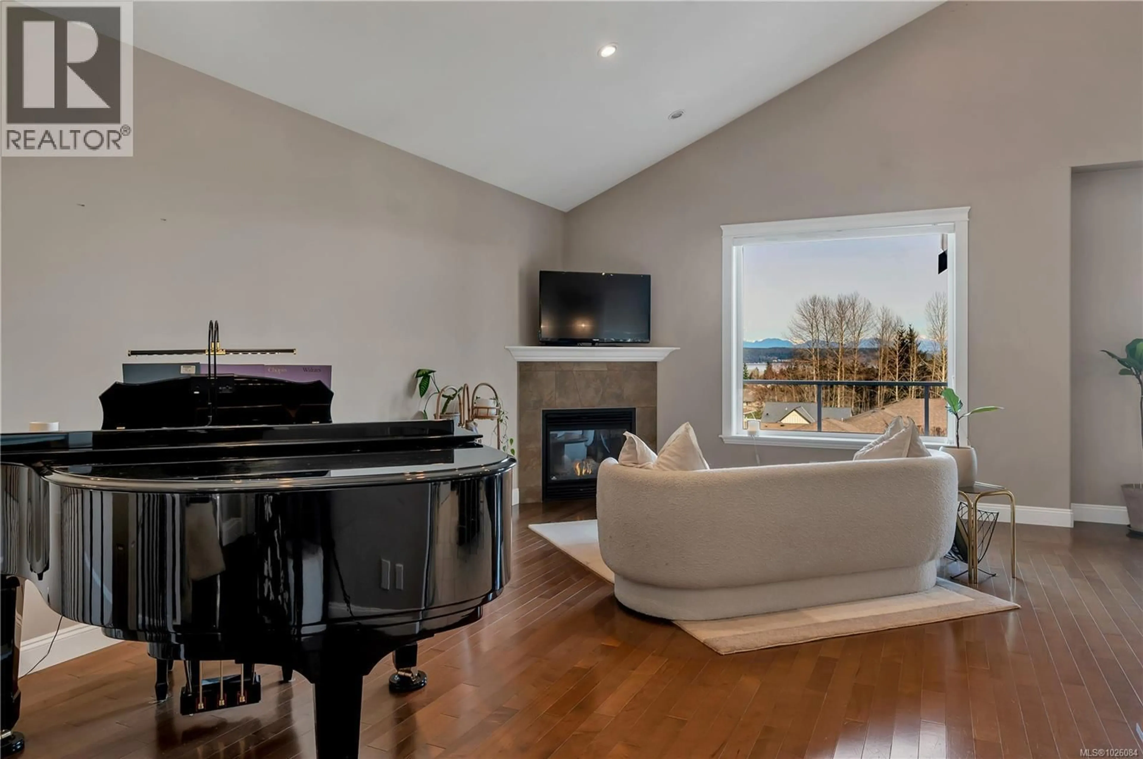 Living room with furniture, unknown for 667 NELSON ROAD, Campbell River British Columbia V9H1T7