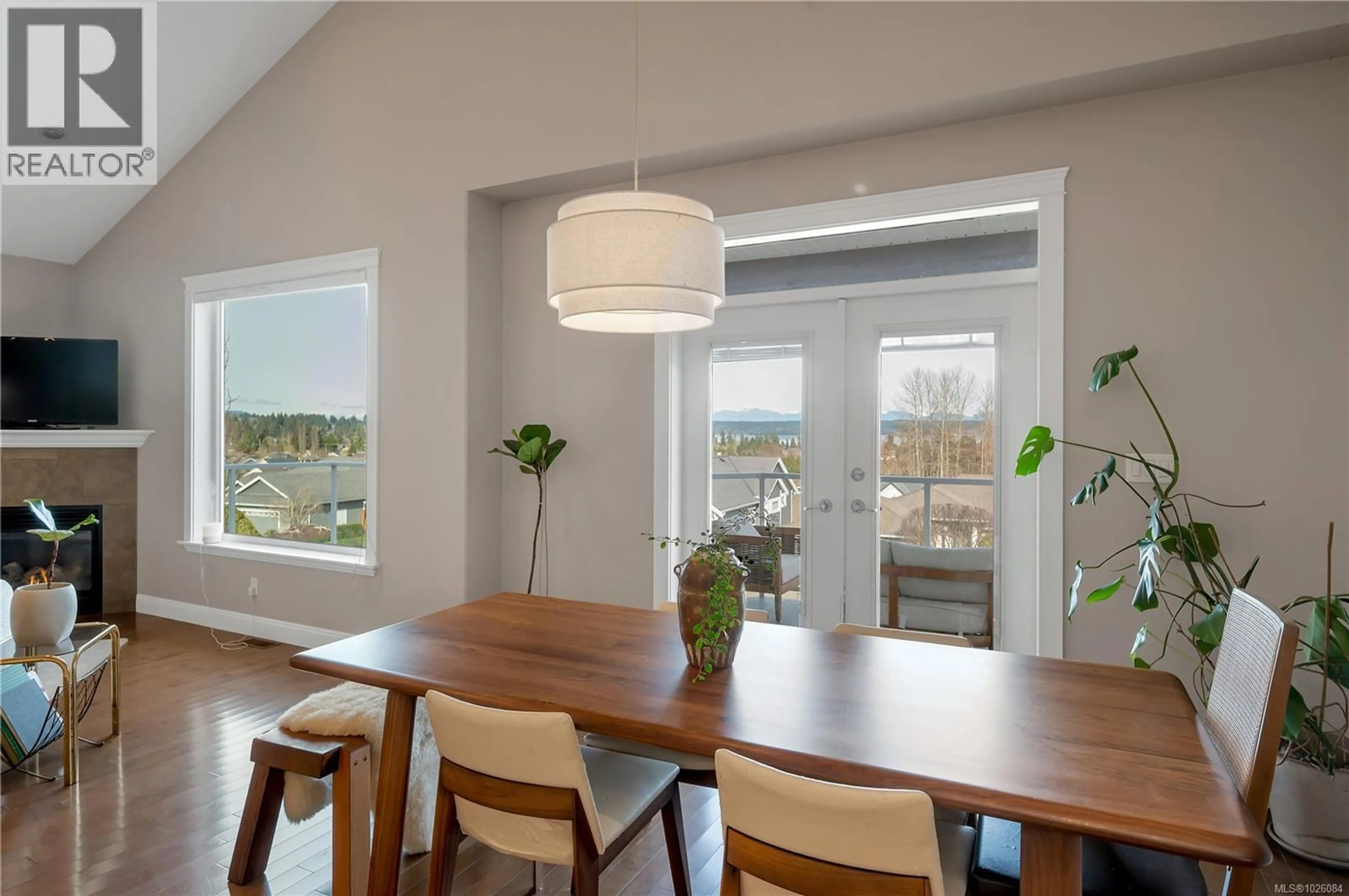 Dining room, wood/laminate floor for 667 NELSON ROAD, Campbell River British Columbia V9H1T7