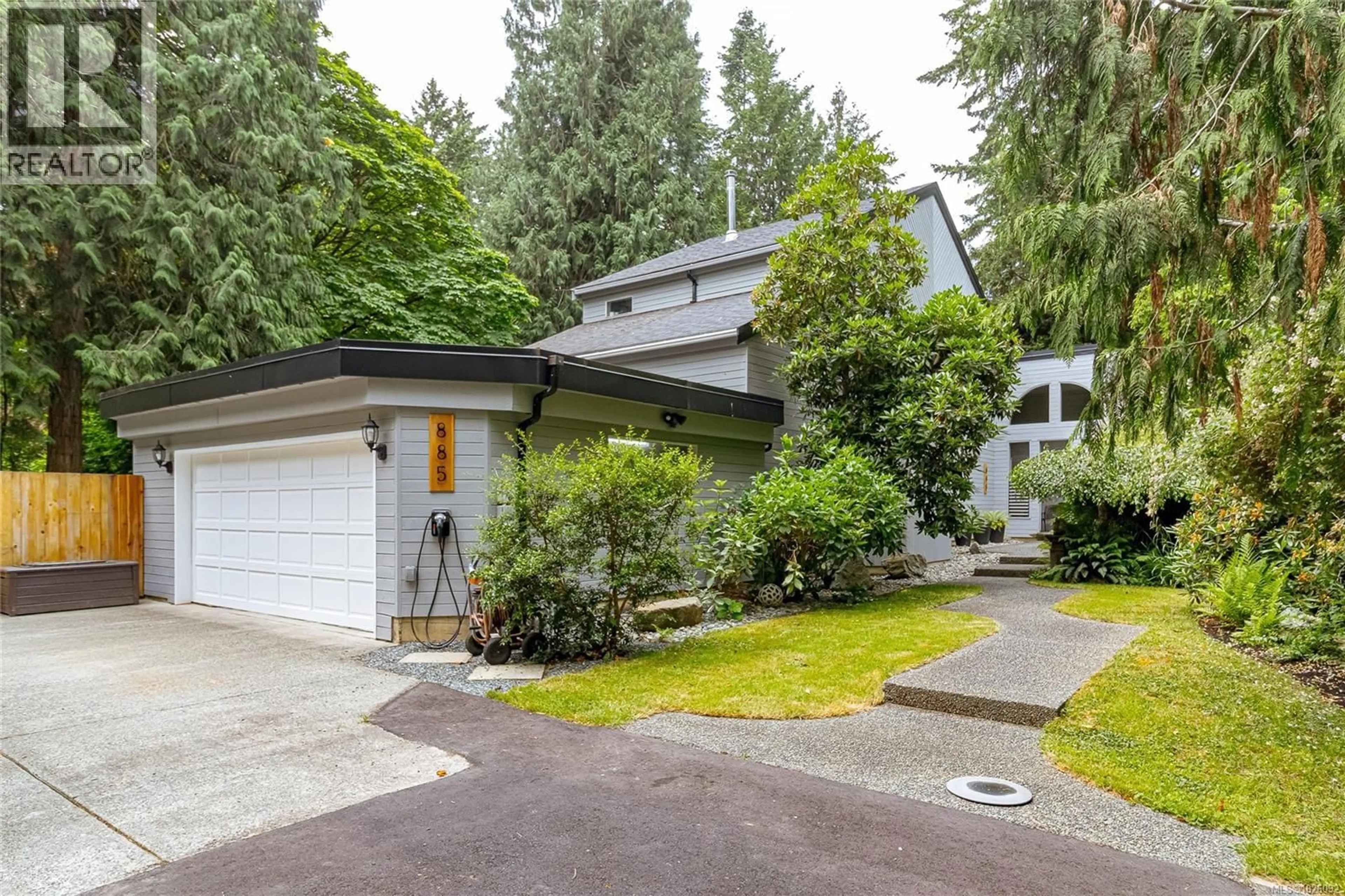 Home with vinyl exterior material, street for 885 FALKIRK AVENUE, North Saanich British Columbia V8L5G8